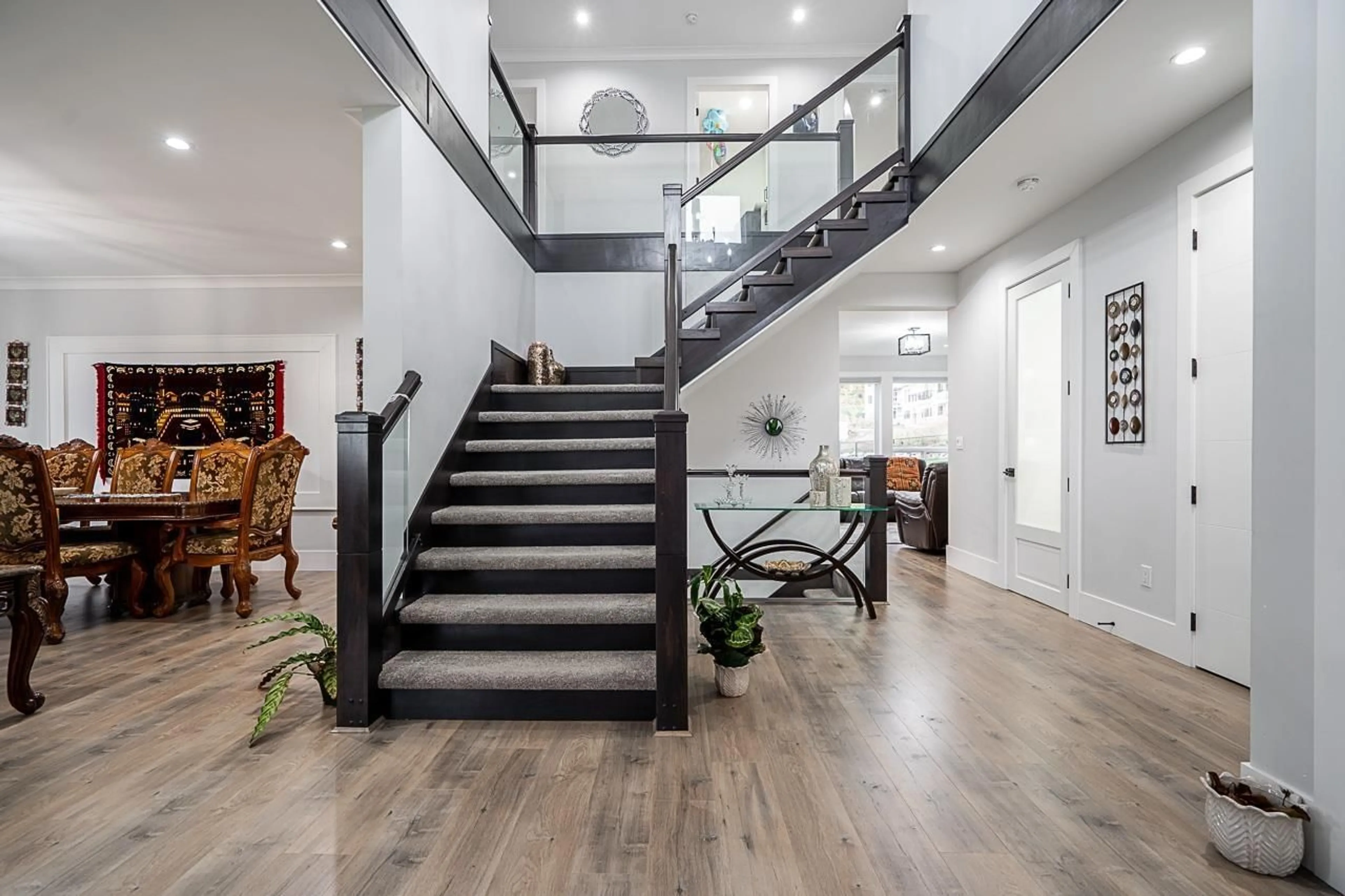 Indoor foyer for 8432 NIXON ROAD, Chilliwack British Columbia V4Z0C9