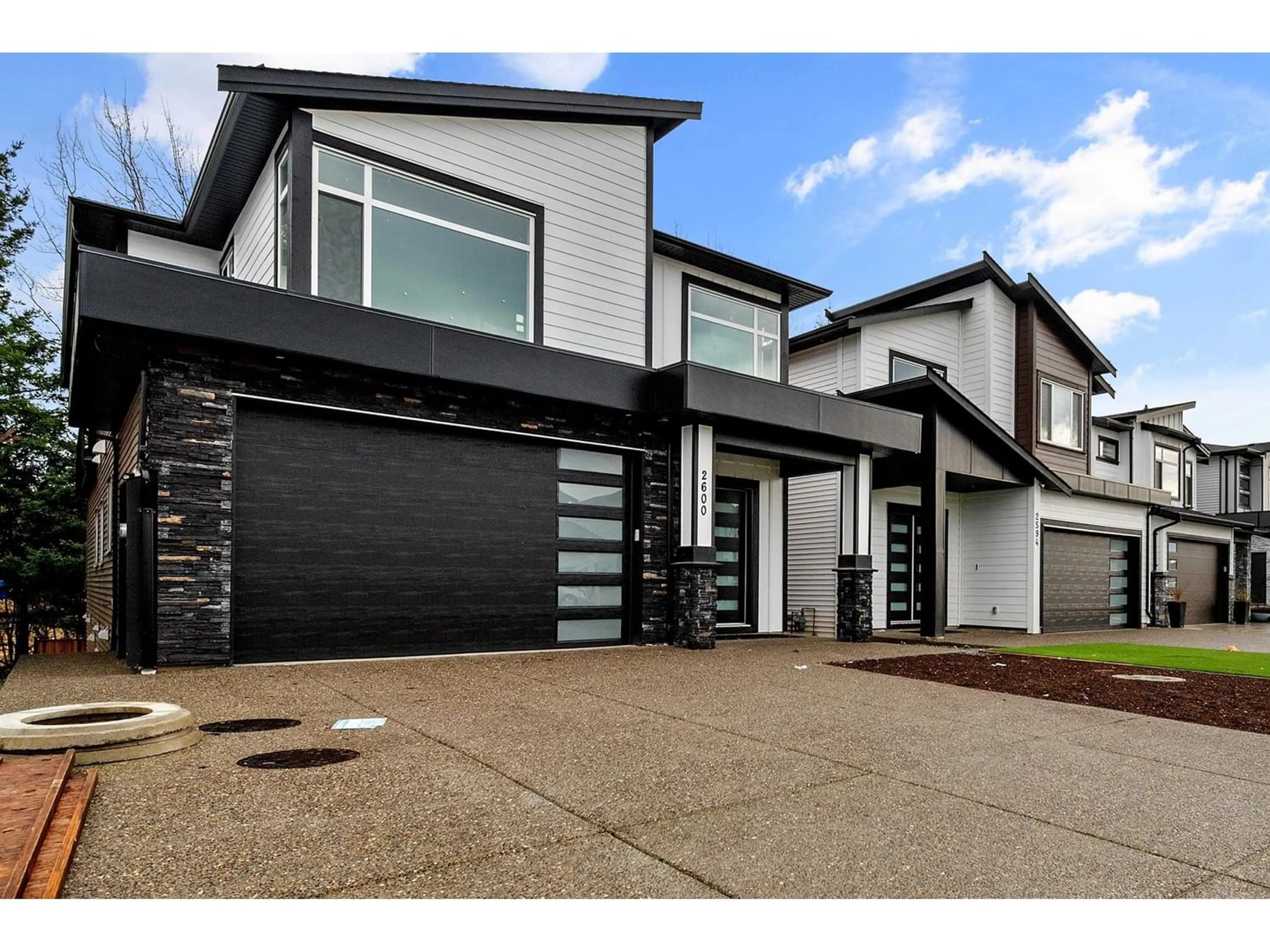 Indoor entryway for 2600 TERMINAL COURT, Abbotsford British Columbia V4X0C4