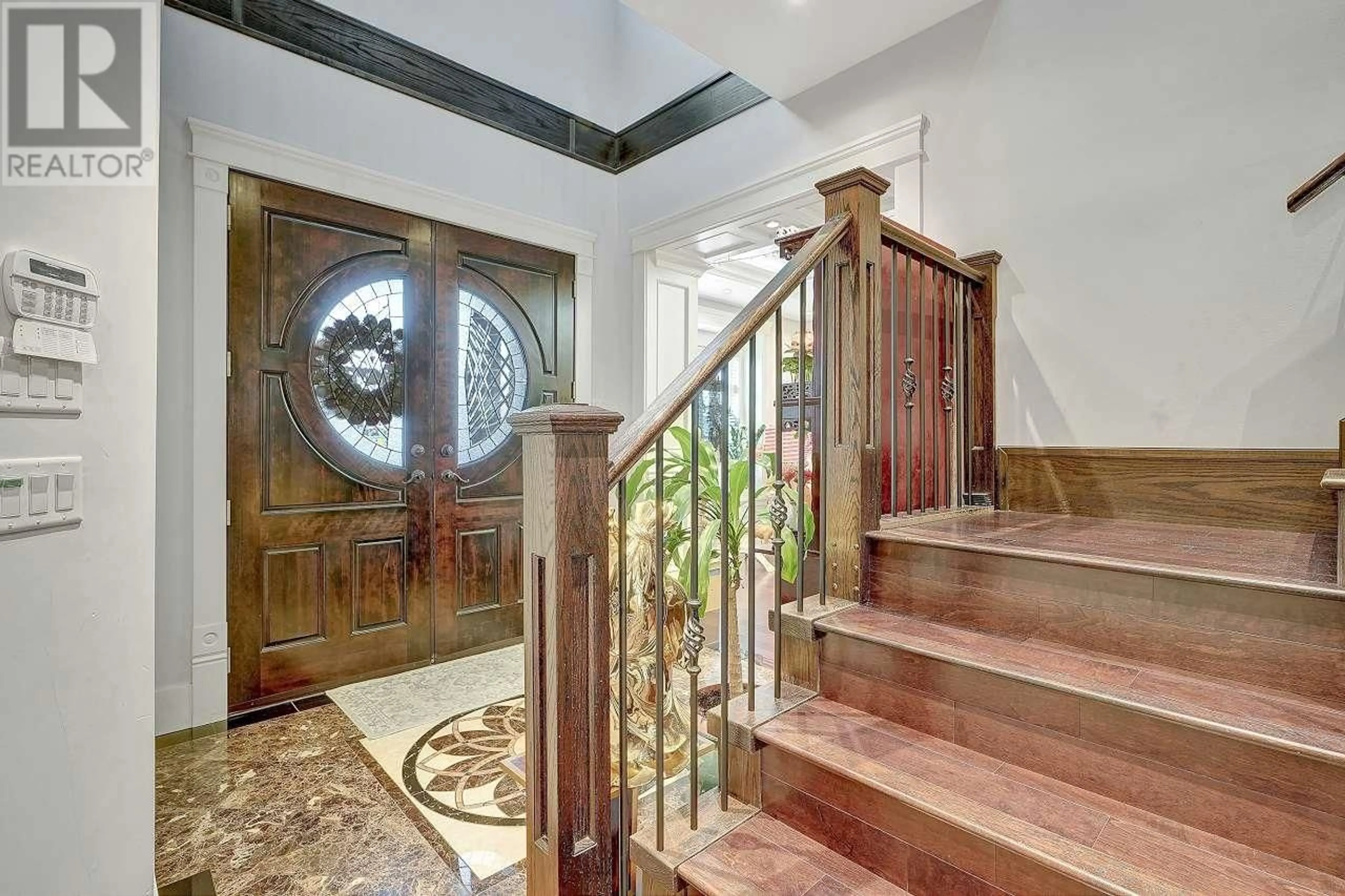 Indoor foyer for 6872 KNIGHT STREET, Vancouver British Columbia V5P2W3