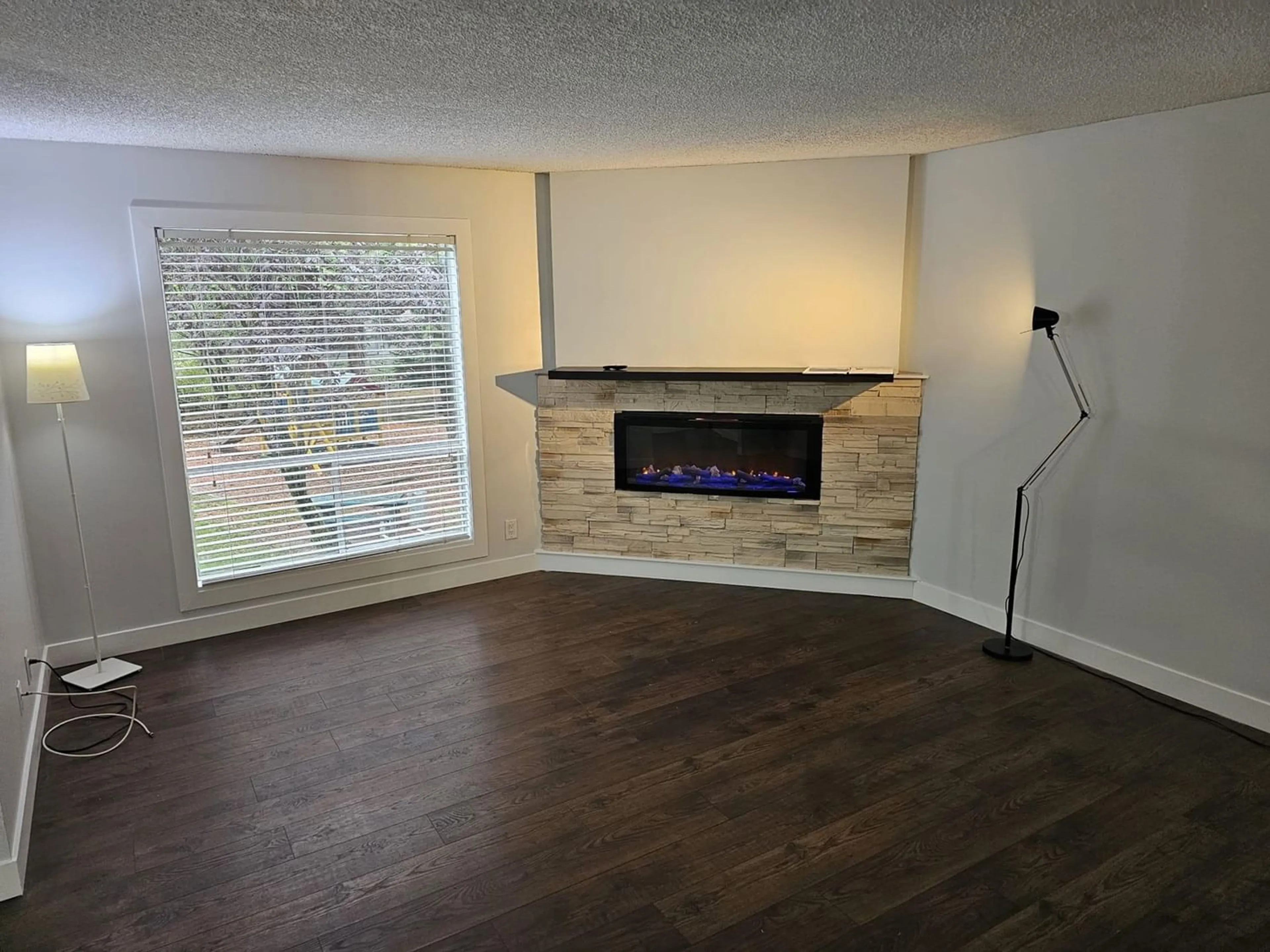 A pic of a room for 10551 HOLLY PARK LANE, Surrey British Columbia V3R6X8
