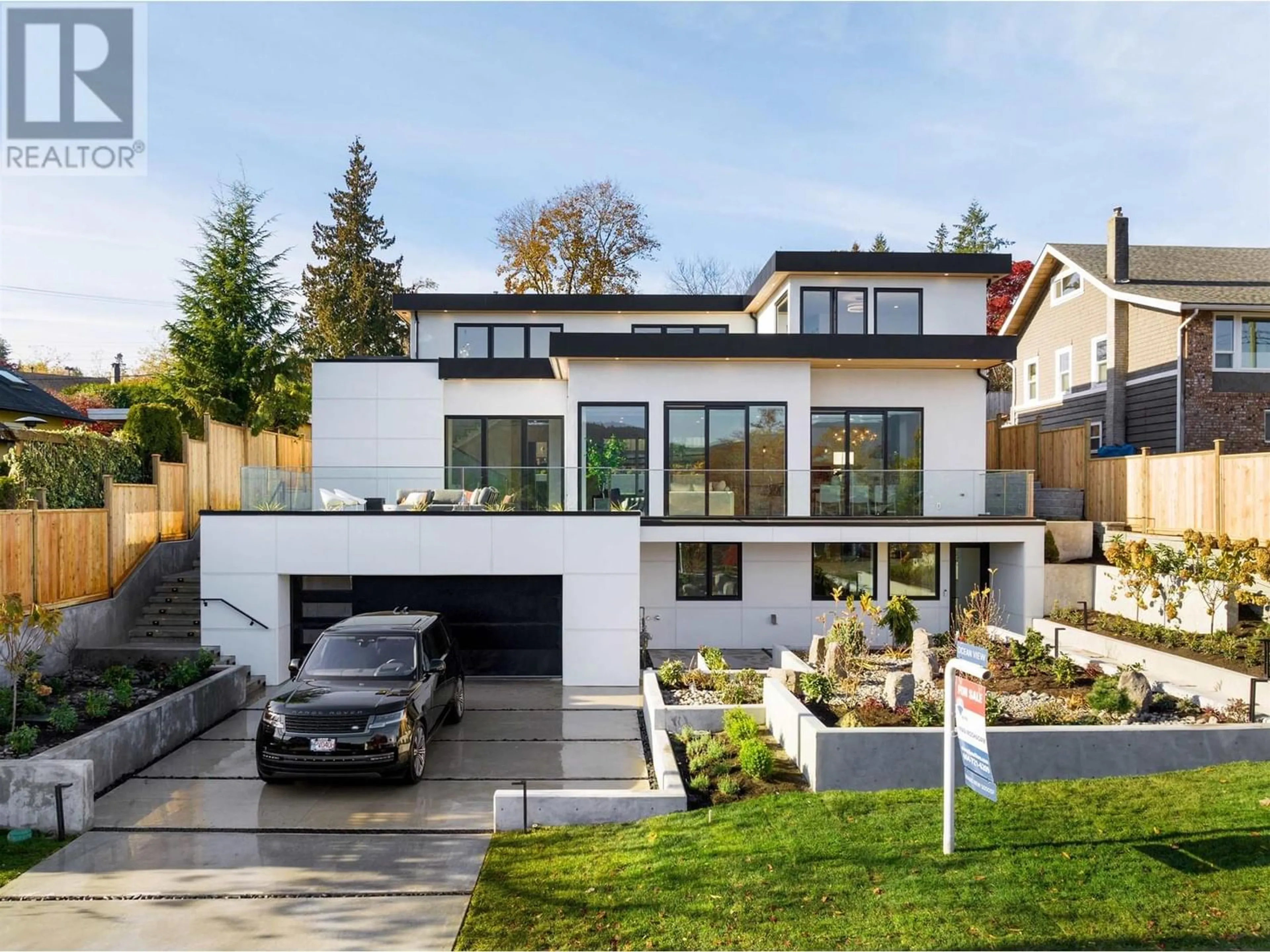 Frontside or backside of a home for 519 ROSLYN BOULEVARD, North Vancouver British Columbia V7G1P2