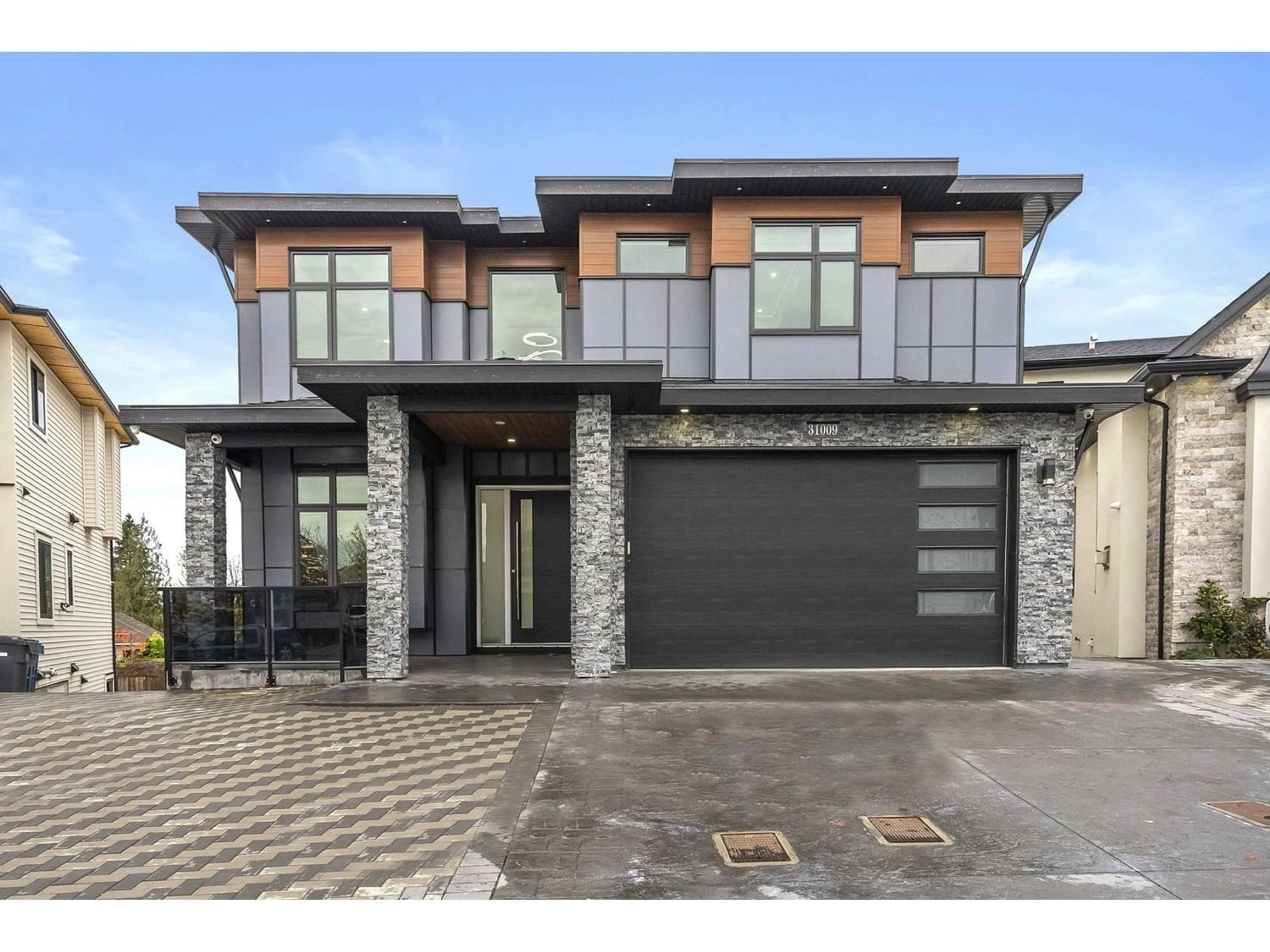 Home with brick exterior material for 31009 N DEERTRAIL DRIVE, Abbotsford British Columbia V2T5J5