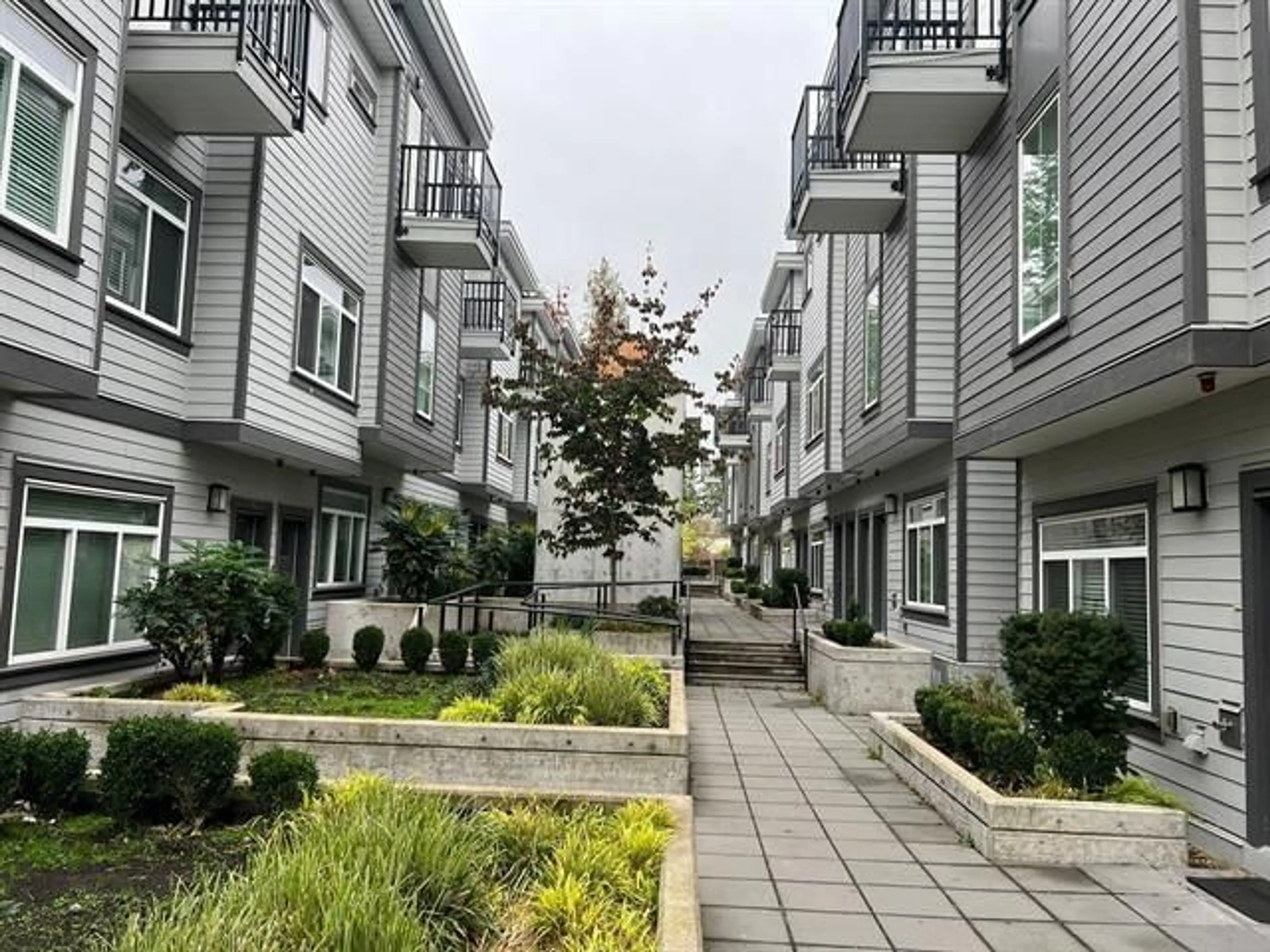 A pic from exterior of the house or condo for 38 7247 140 STREET, Surrey British Columbia V3V1K8