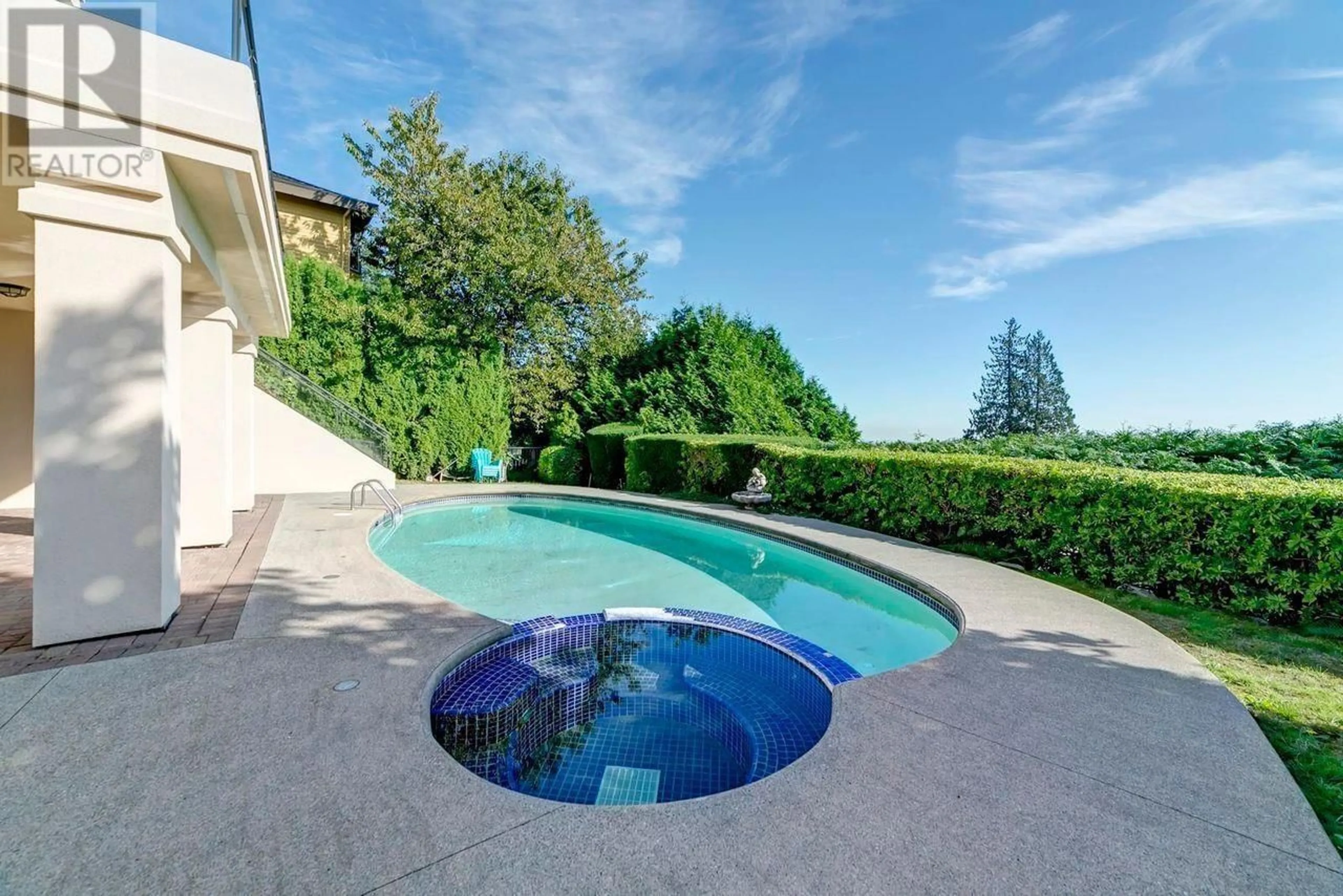 Indoor or outdoor pool for 2336 WESTHILL DRIVE, West Vancouver British Columbia V7S2Z5