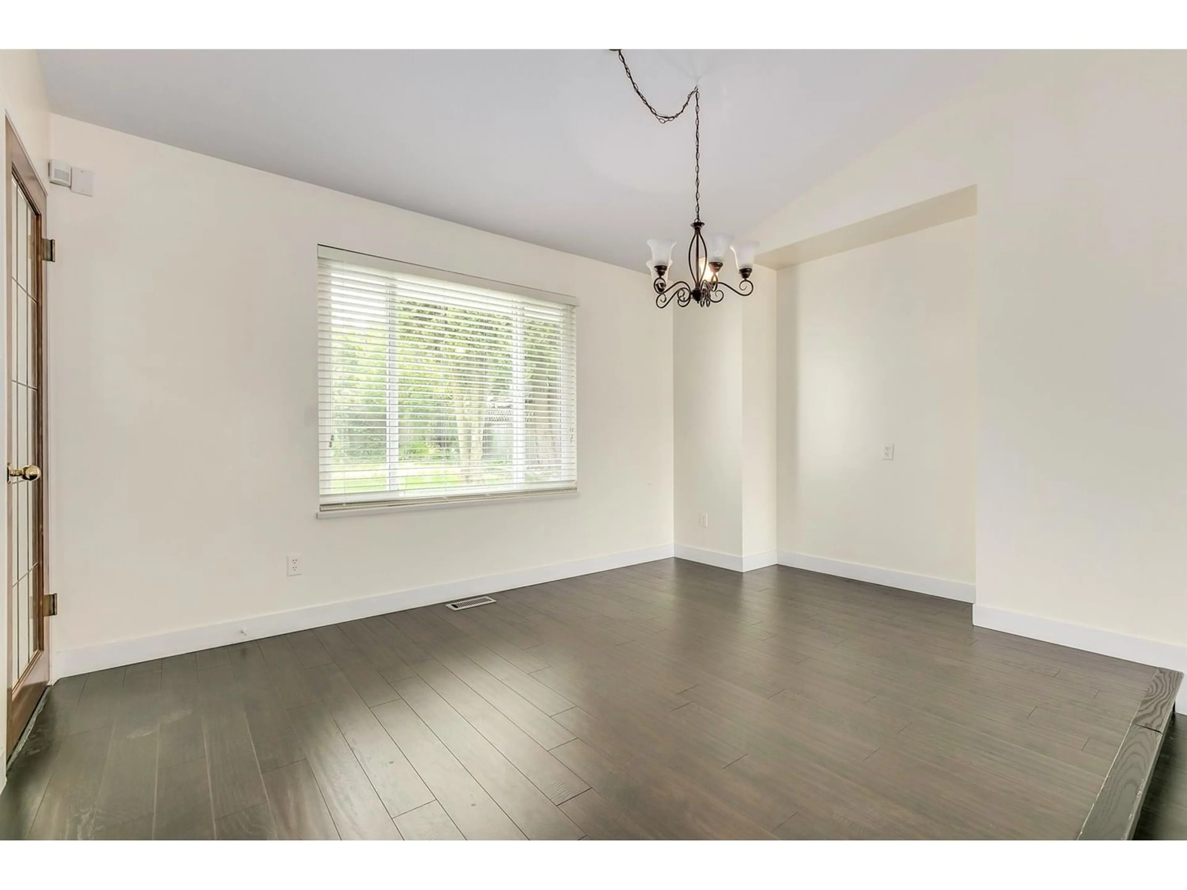 A pic of a room for 13472 60 AVENUE, Surrey British Columbia V3X2M3