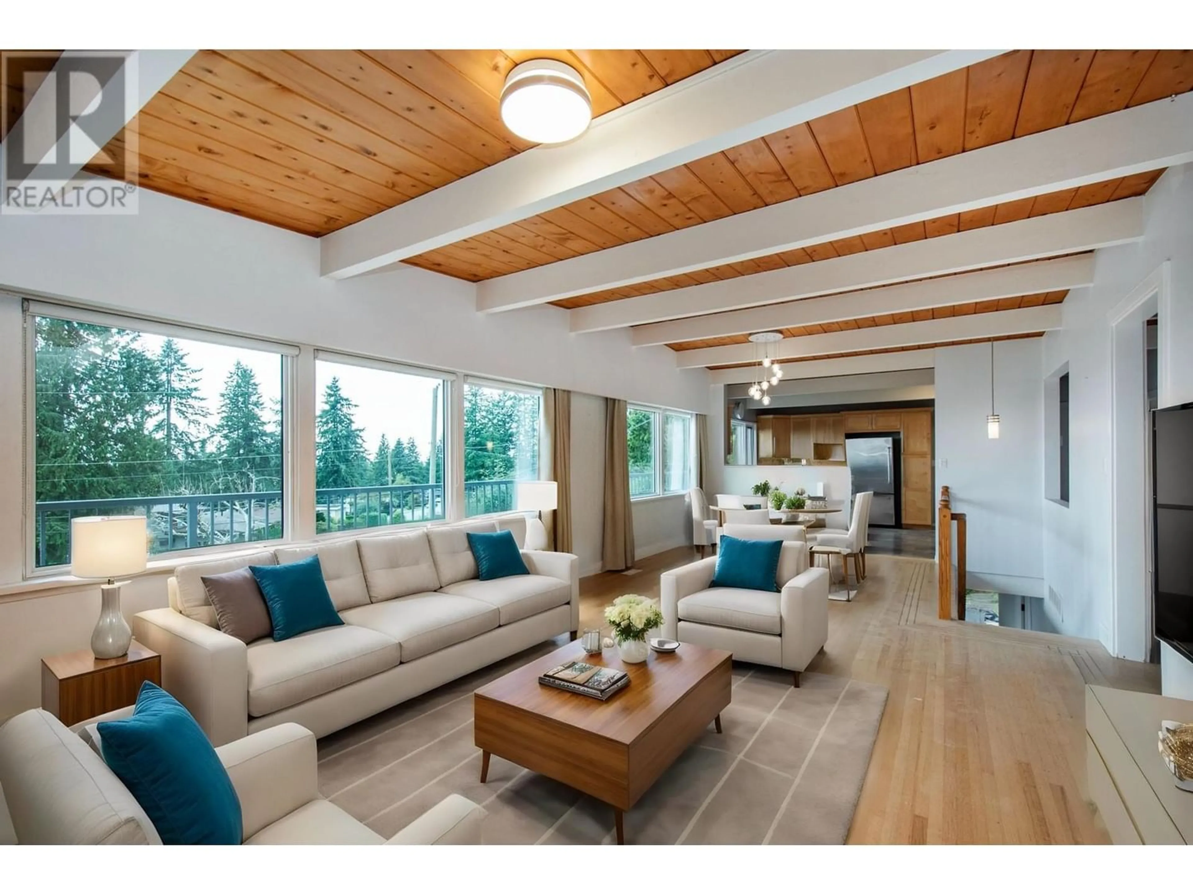 Living room for 472 CRESTWOOD AVENUE, North Vancouver British Columbia V7N3C3