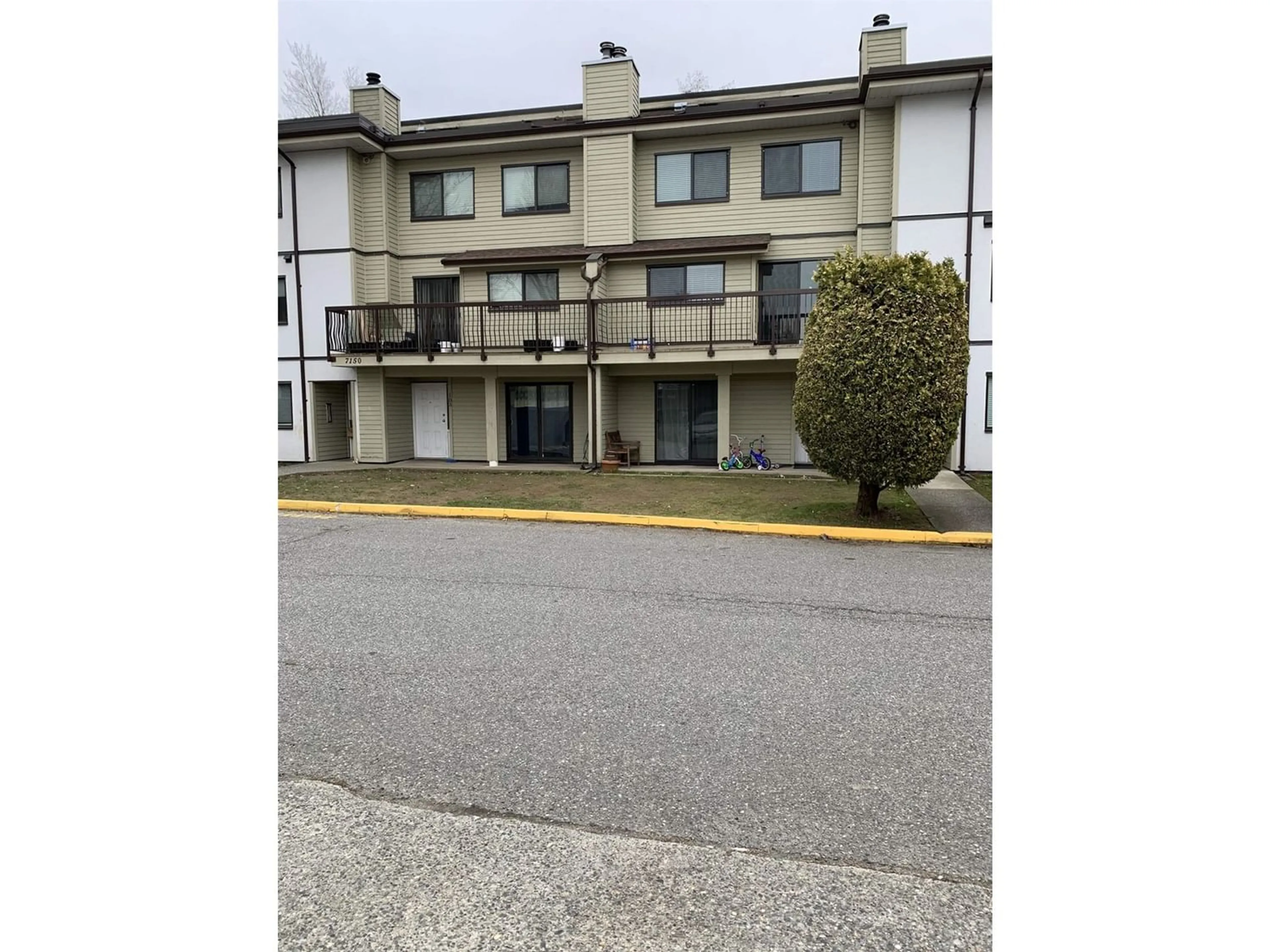 A pic from exterior of the house or condo for 102 7150 133 STREET, Surrey British Columbia V3W7Z7