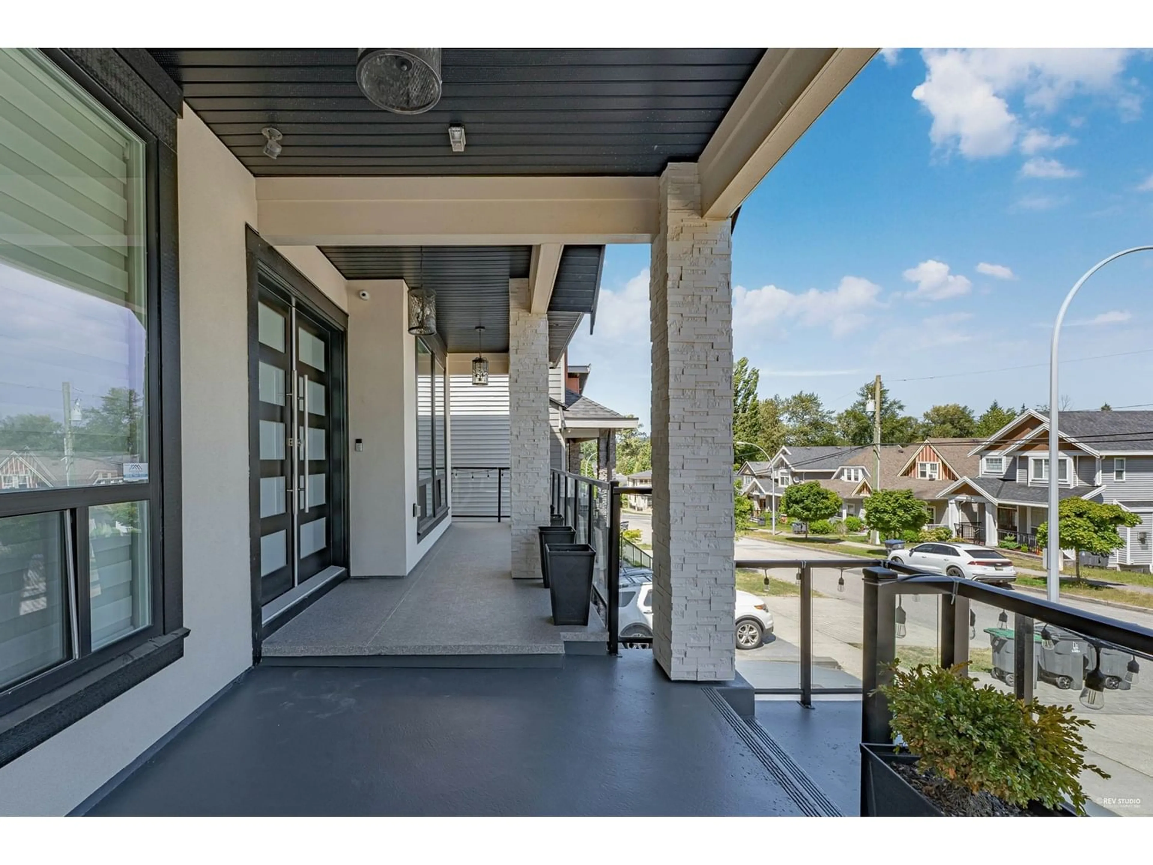 Indoor foyer for 6171 138 STREET, Surrey British Columbia V3X1E8