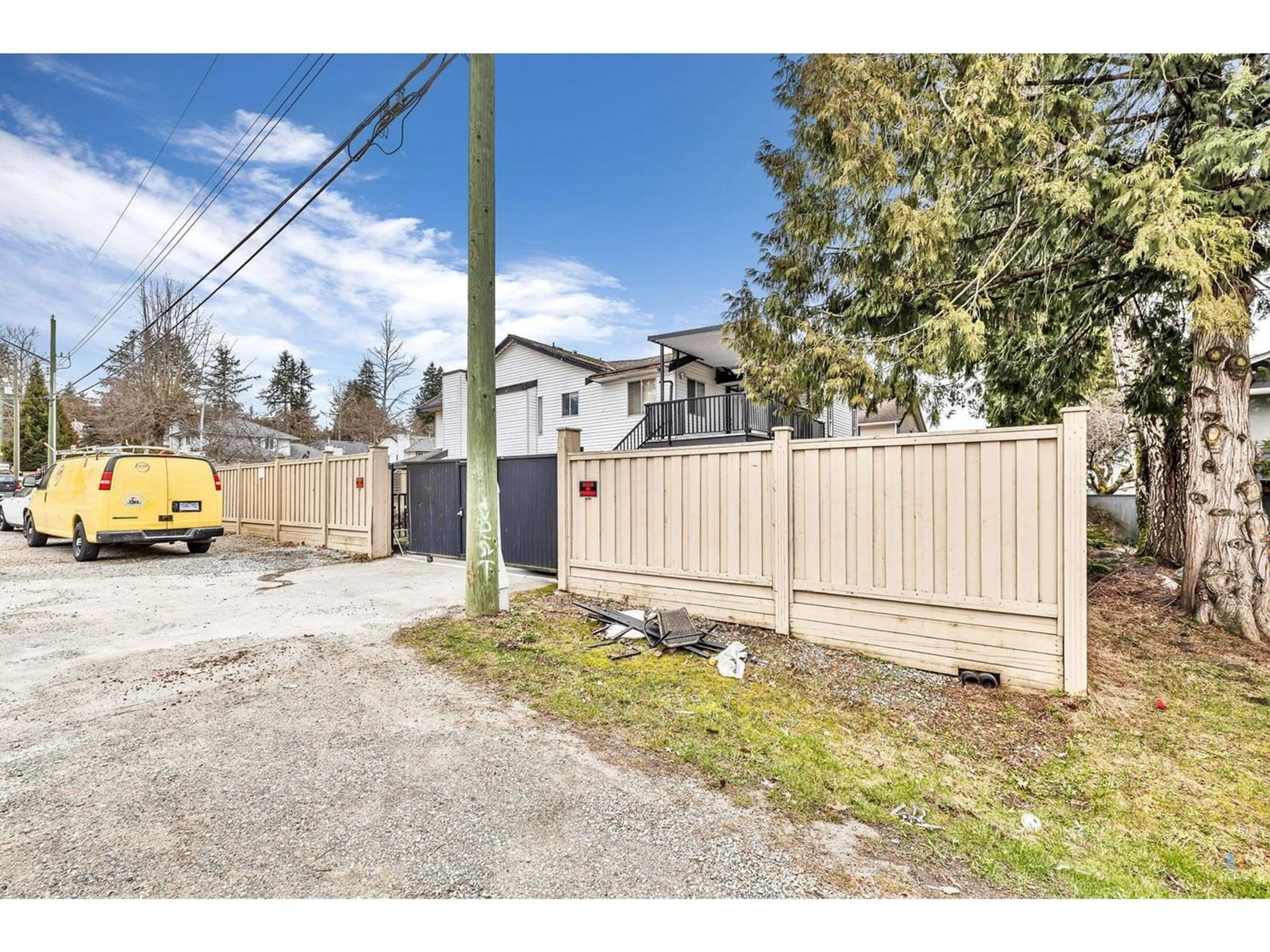 Fenced yard for 14208 67 AVENUE, Surrey British Columbia V3W0P5