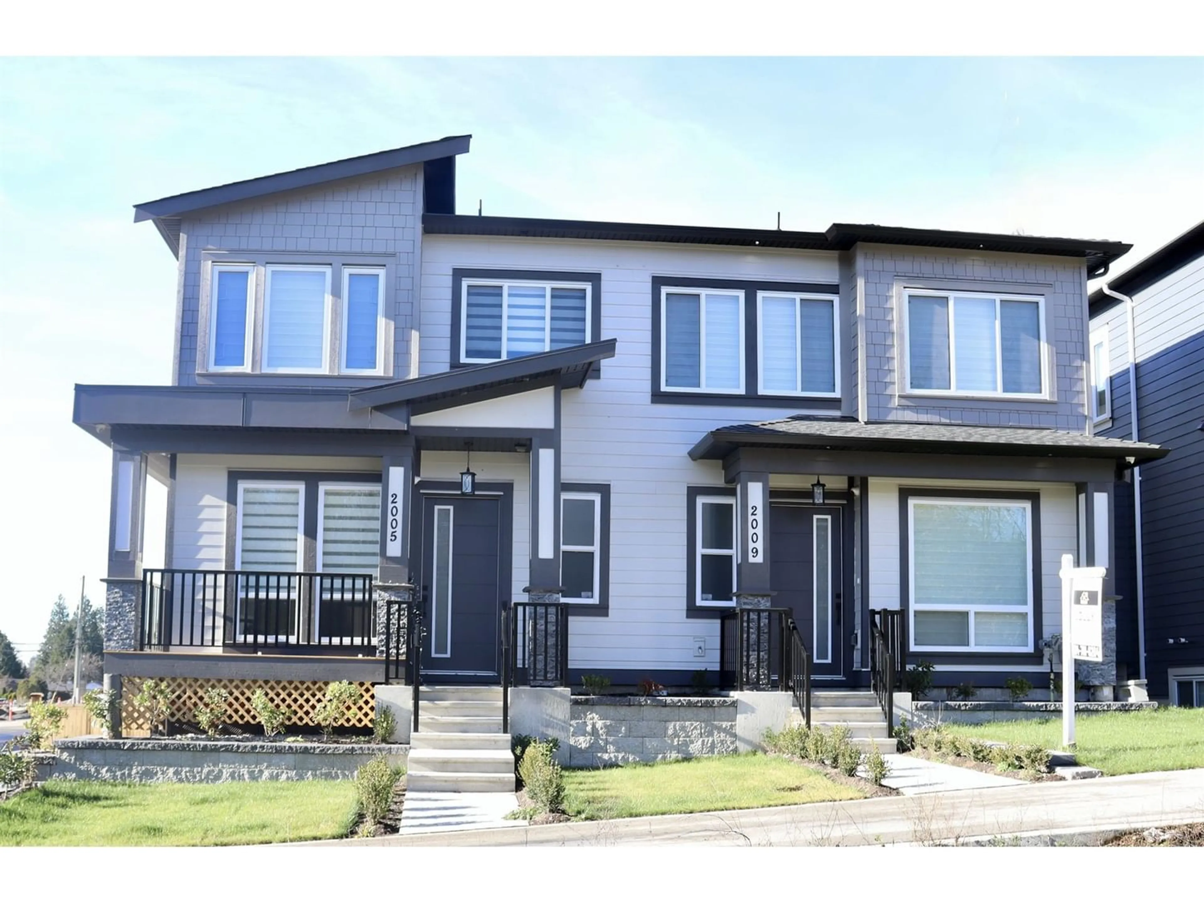 A pic from exterior of the house or condo for 2009 168 STREET, Surrey British Columbia V3Z1H1