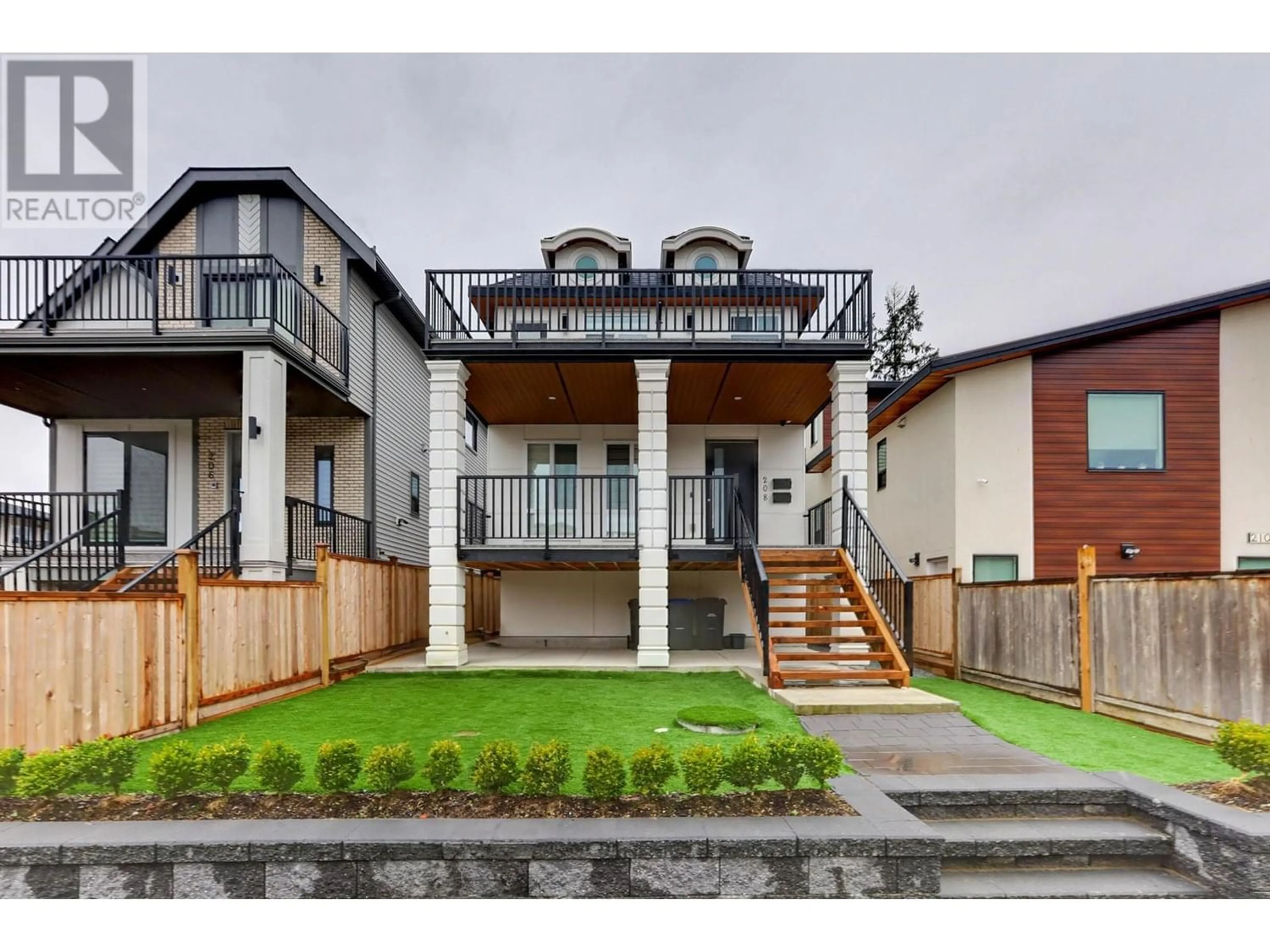 Frontside or backside of a home for 208 PHILLIPS STREET, New Westminster British Columbia V3M5P1
