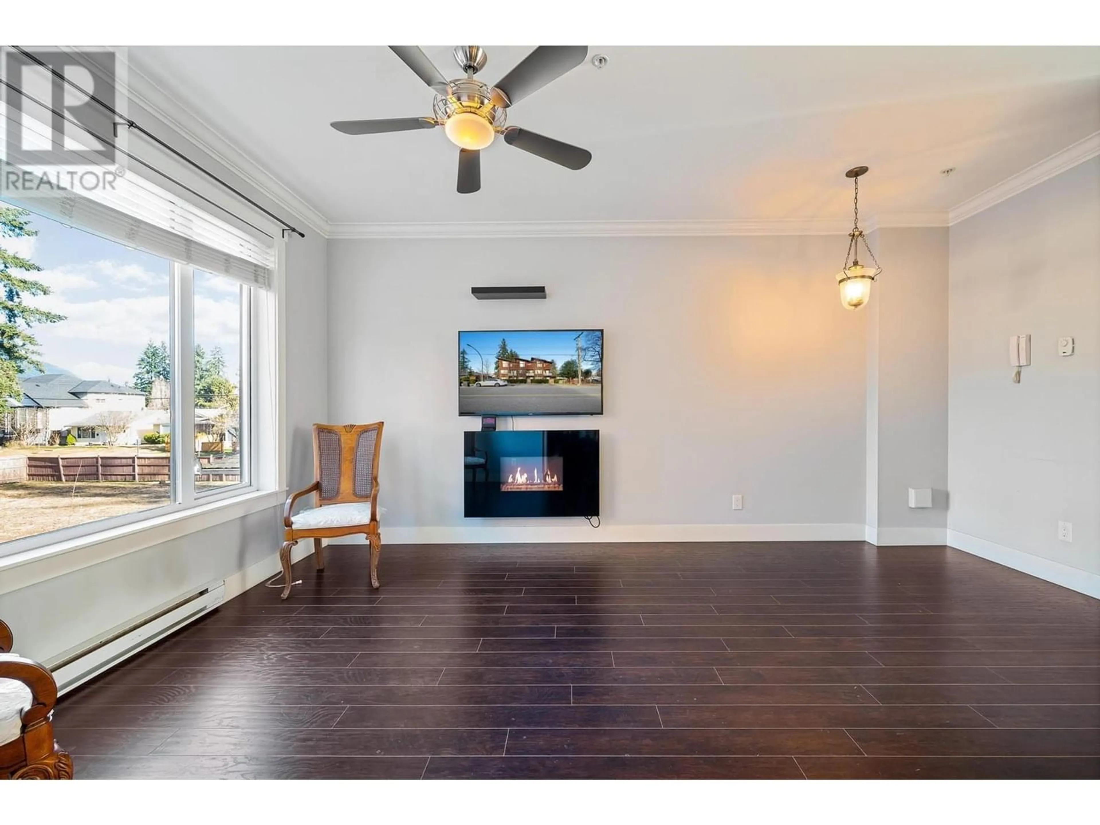 A pic of a room, wood floors for 10 1731 PRAIRIE AVENUE, Port Coquitlam British Columbia V3B0K5