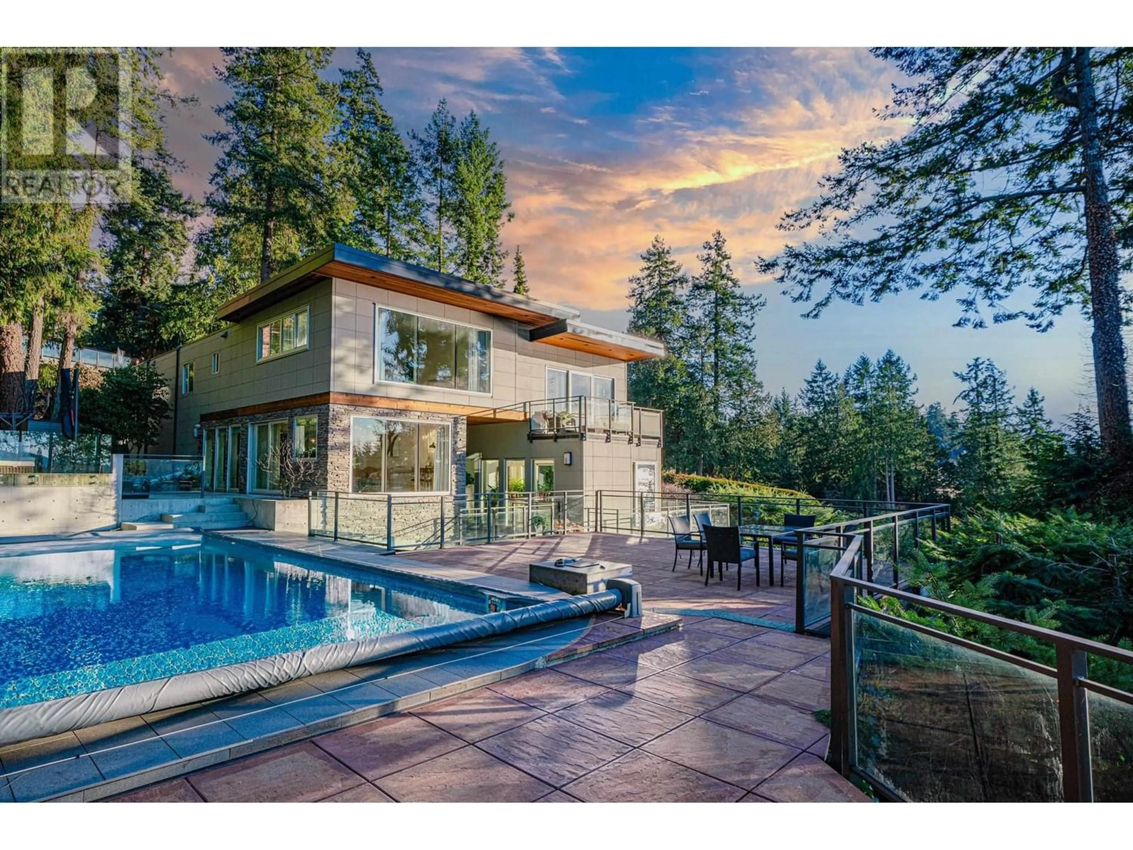 Indoor or outdoor pool for 5290 GULF PLACE, West Vancouver British Columbia V7W2V9