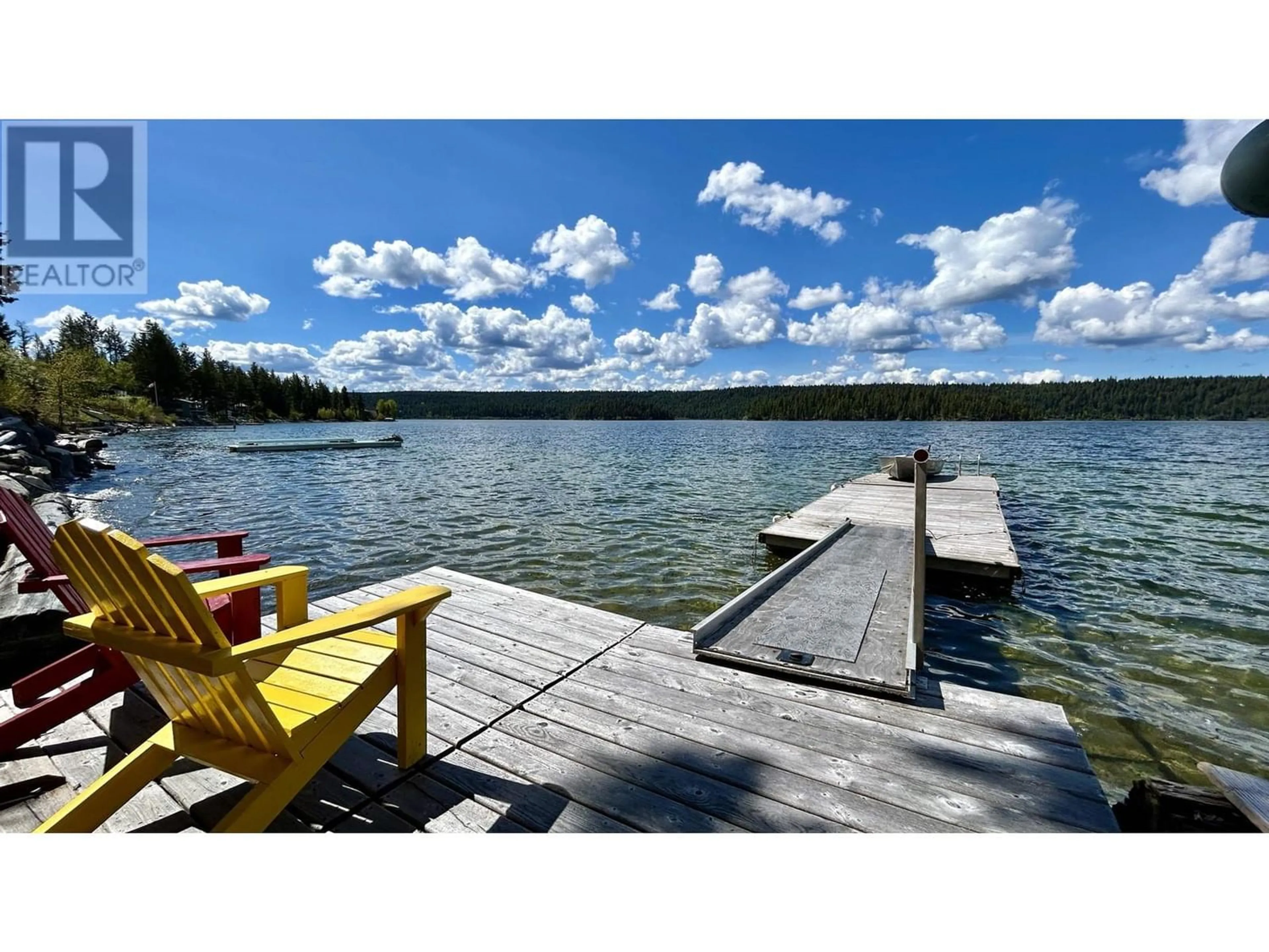 Cottage for 3764 EMERALD CRESCENT, Lac La Hache British Columbia V0K1T1