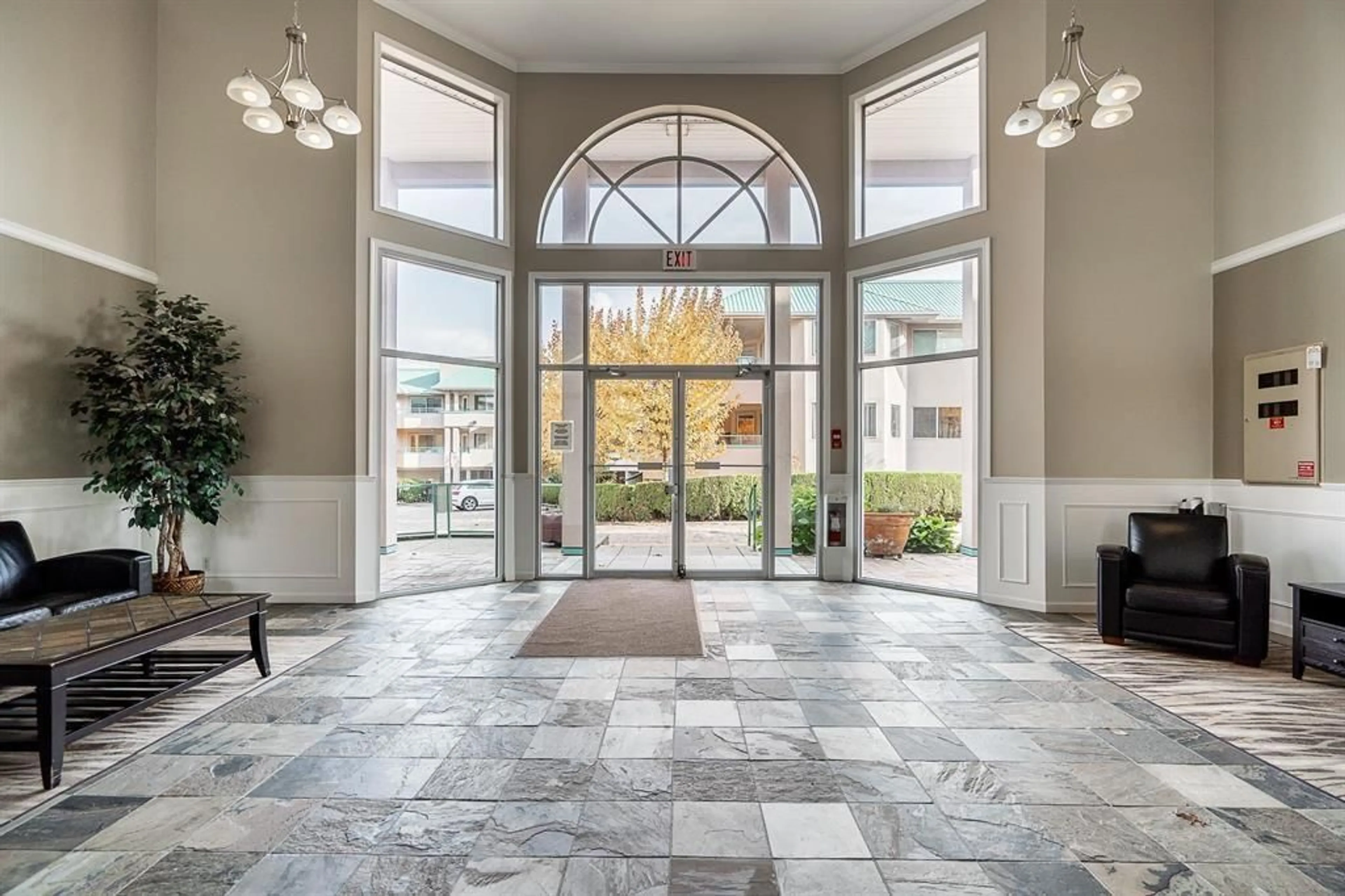 Indoor lobby for 314 33165 OLD YALE ROAD, Abbotsford British Columbia V2S2J4