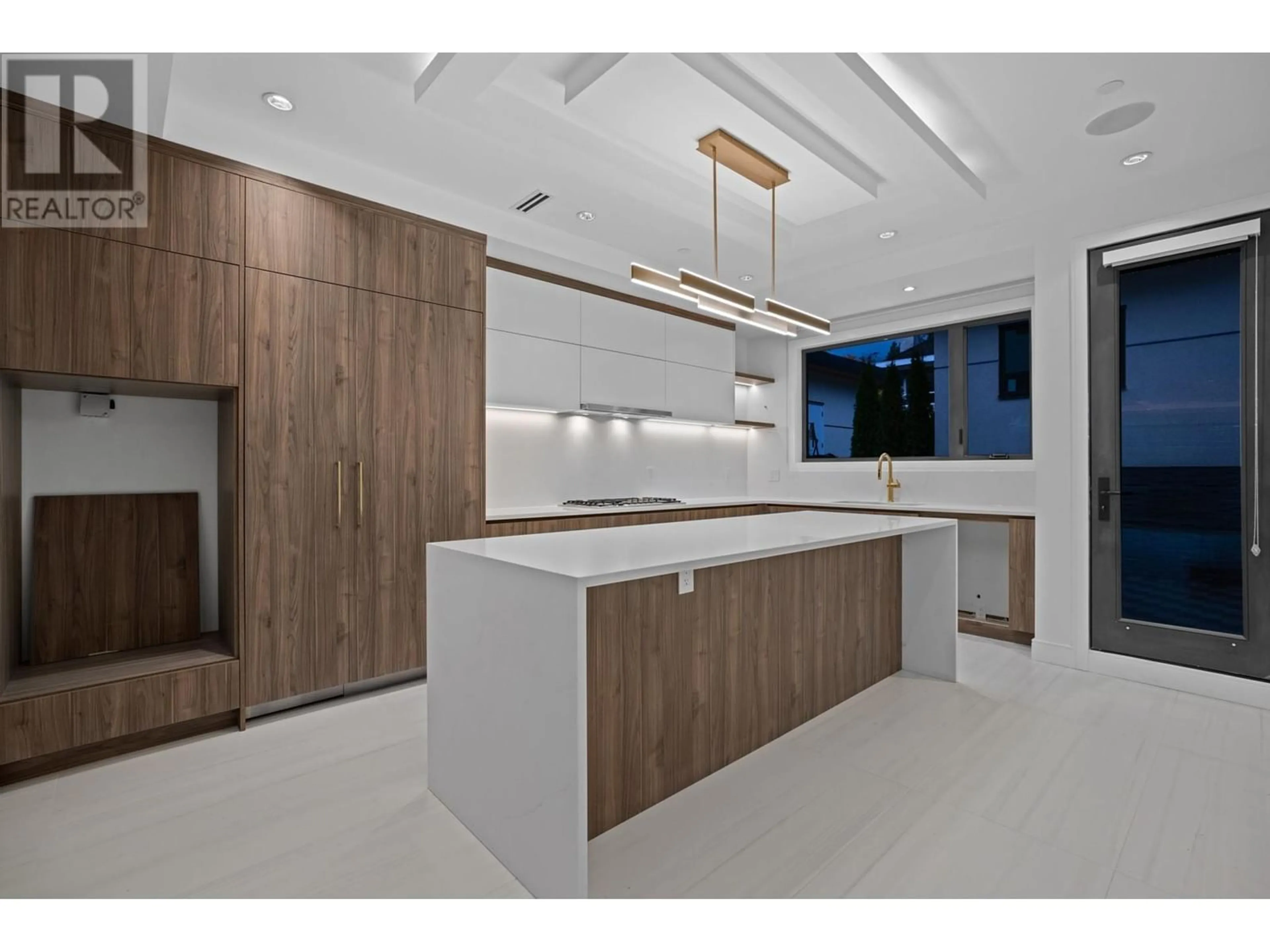 Contemporary kitchen for 1291 DUCHESS AVENUE, West Vancouver British Columbia V7T1H3