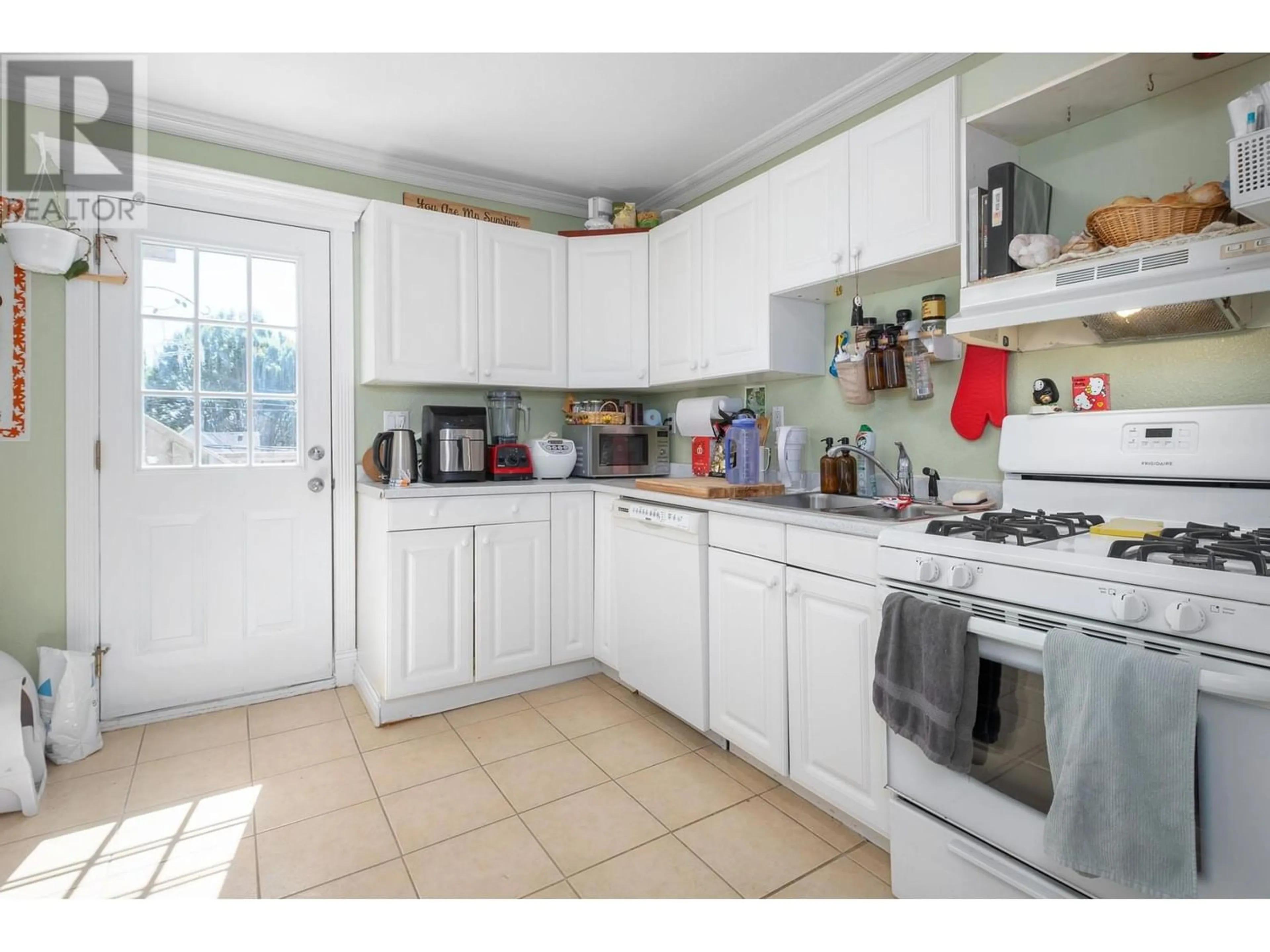 Standard kitchen for 538 UNION STREET, Vancouver British Columbia V6A2B8