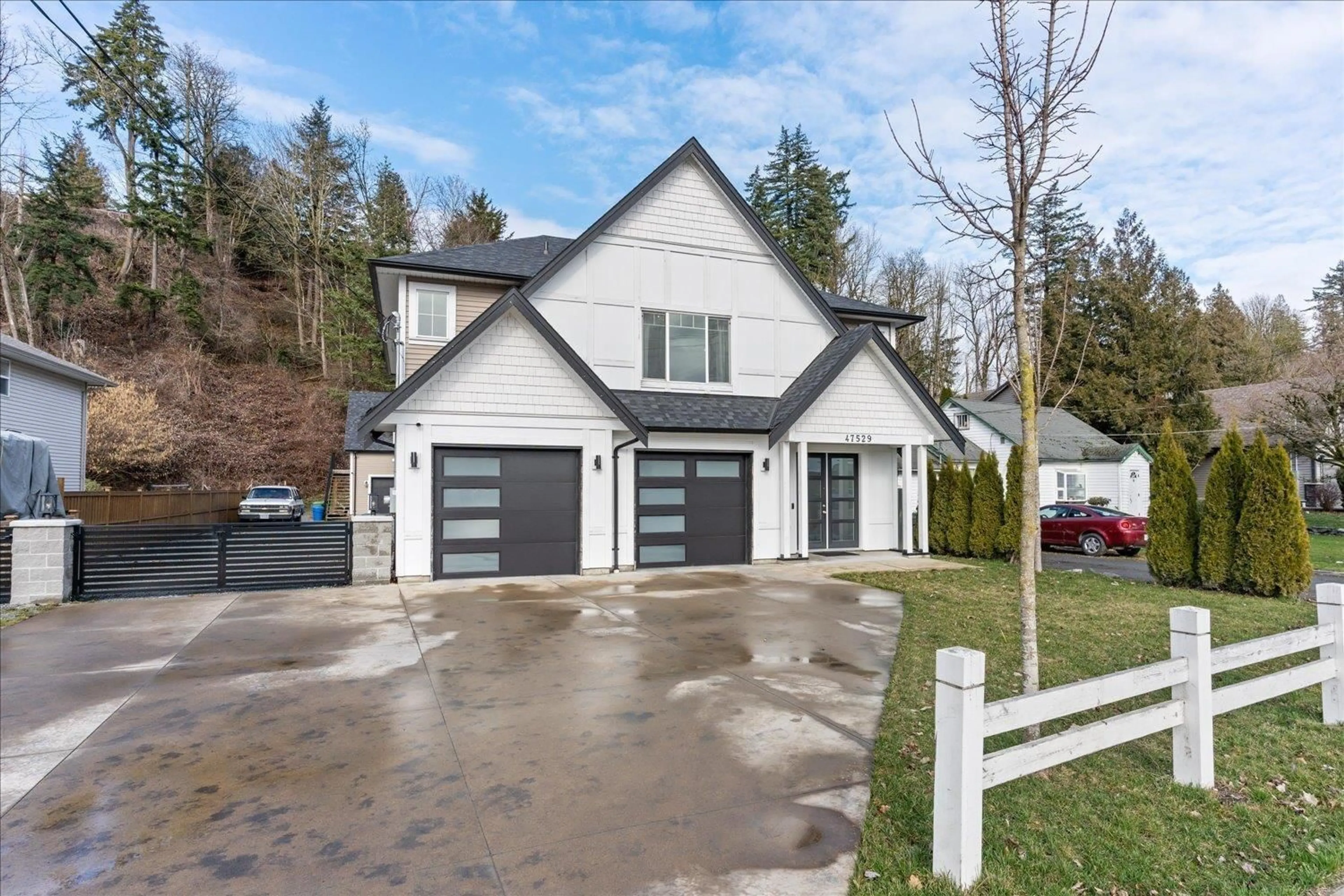 Home with vinyl exterior material for 47529 YALE ROAD, Chilliwack British Columbia V2P7M8