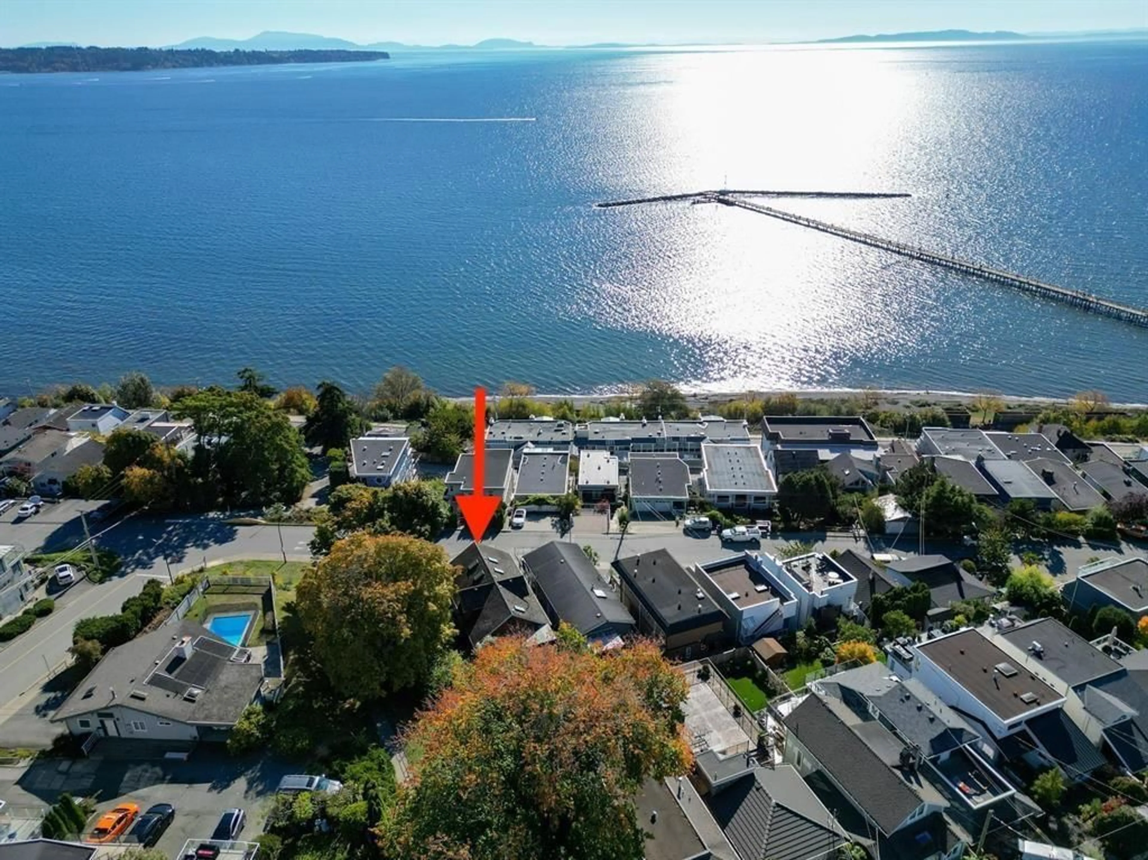 Home with brick exterior material for 15195 VICTORIA AVENUE, White Rock British Columbia V4B1G5