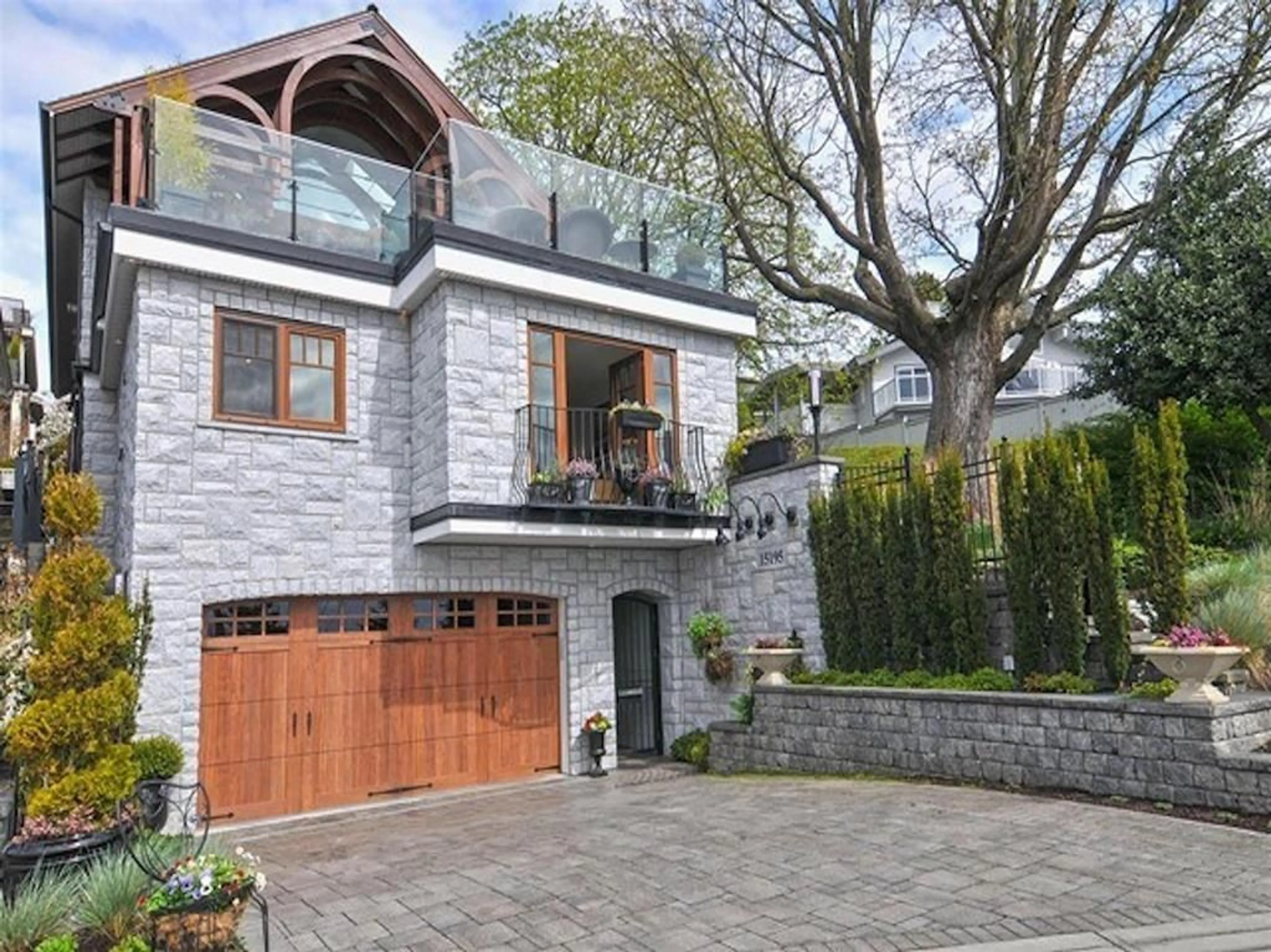 Frontside or backside of a home for 15195 VICTORIA AVENUE, White Rock British Columbia V4B1G5