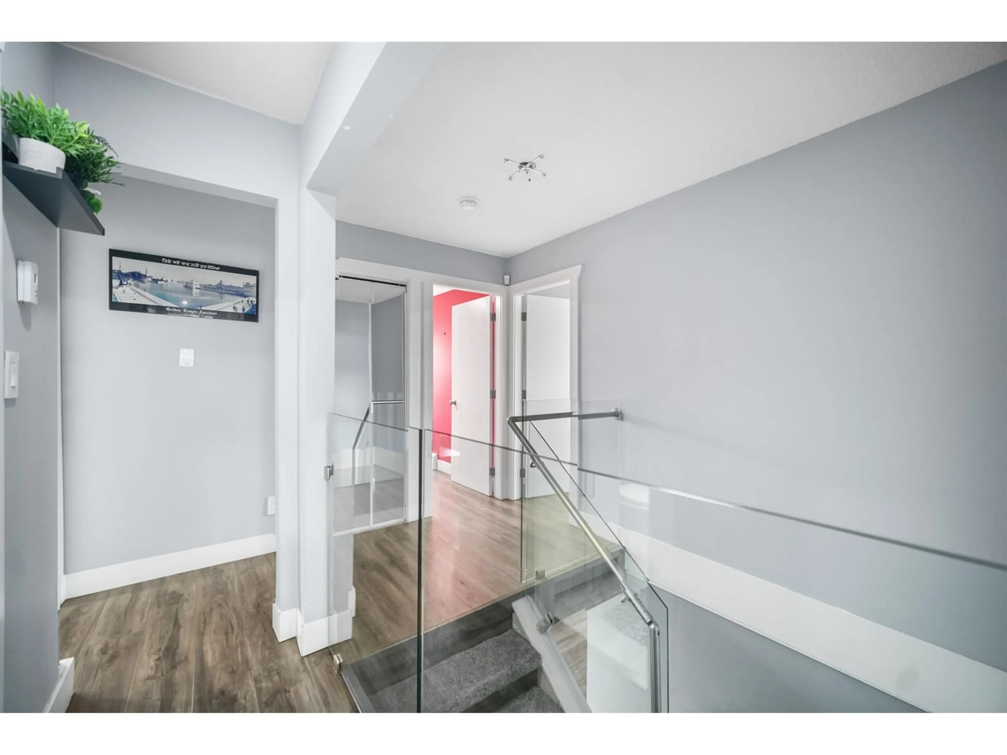 Indoor foyer for 13249 81A AVENUE, Surrey British Columbia V3W8Z2