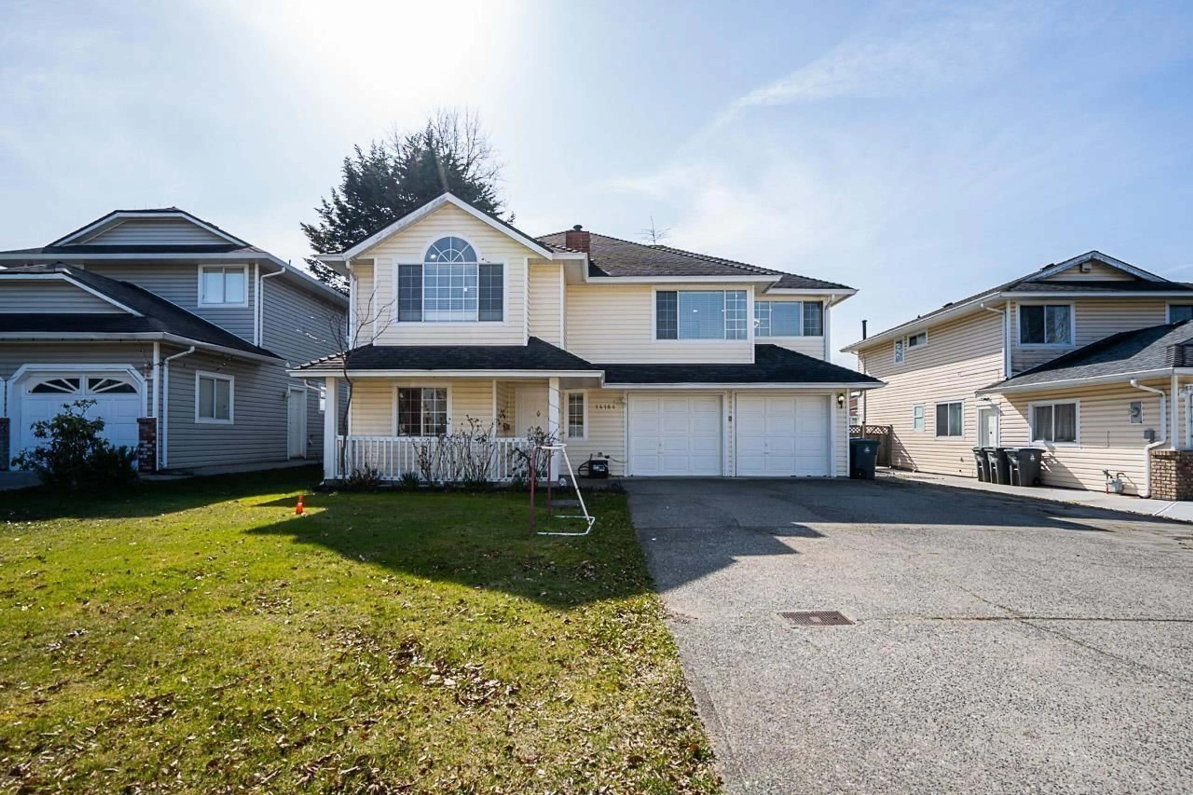 Frontside or backside of a home for 14164 89A AVENUE, Surrey British Columbia V3V7T3