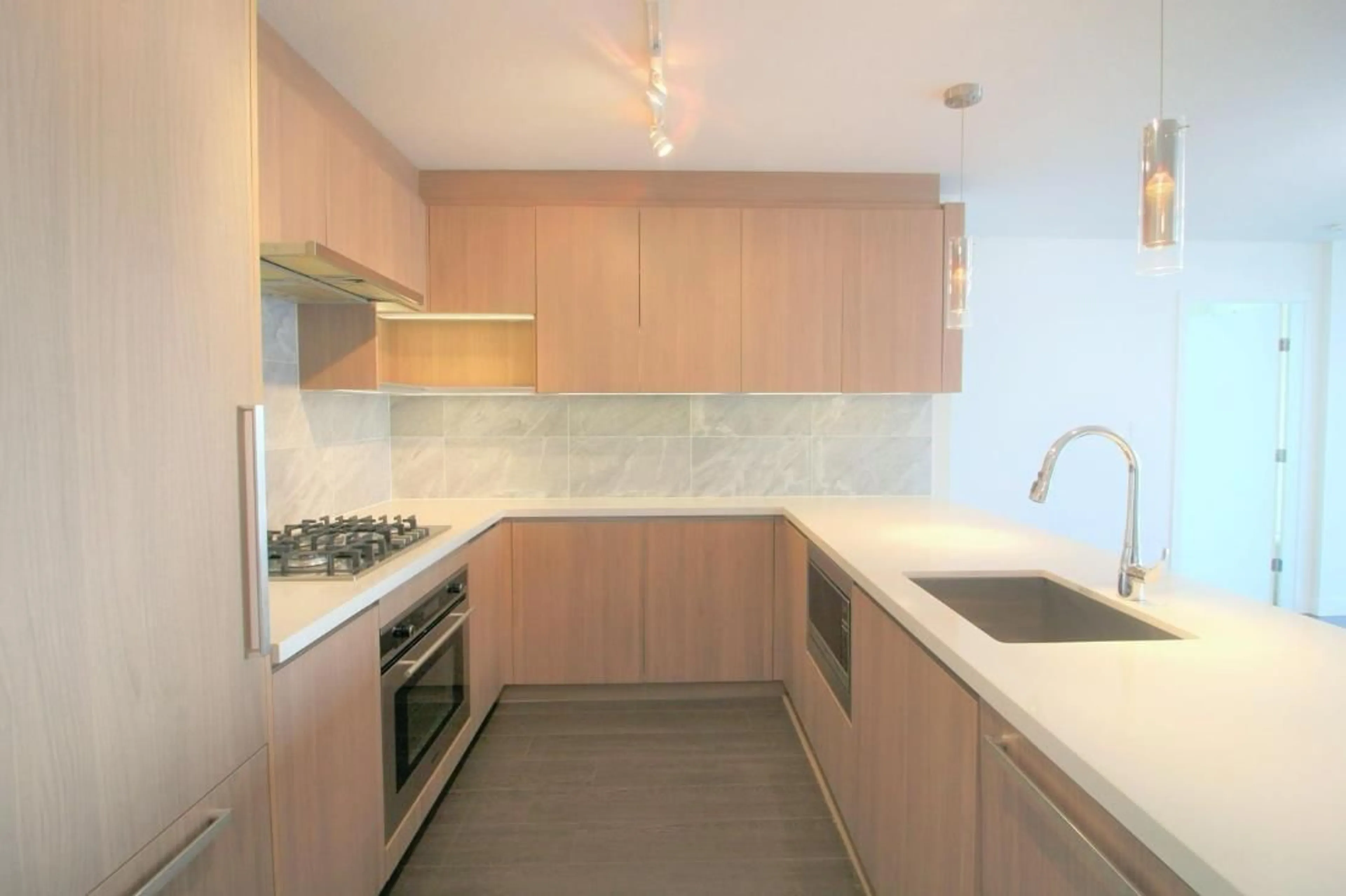Standard kitchen for 3906 13696 100 AVENUE, Surrey British Columbia V3T0L5