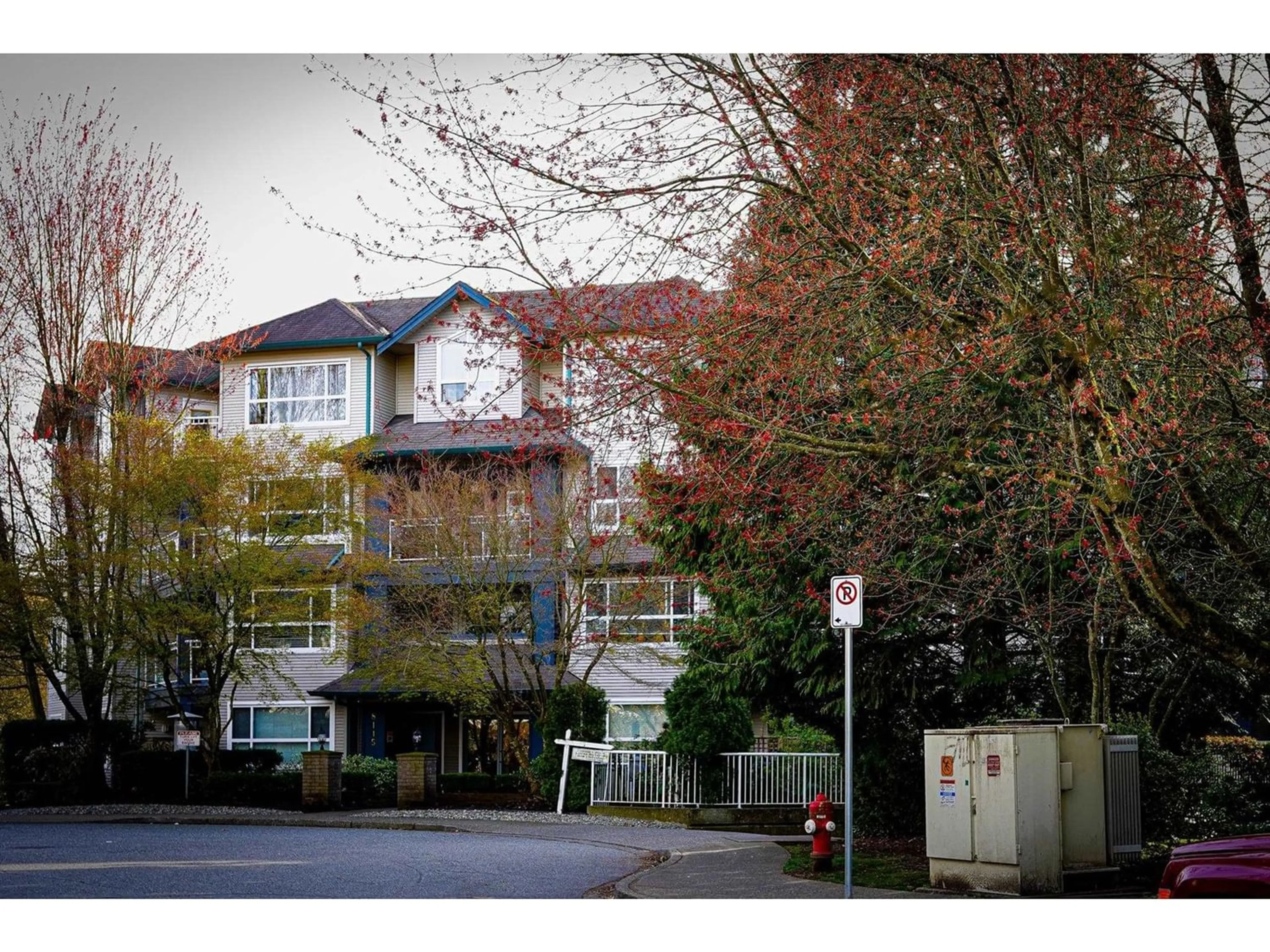 A pic from exterior of the house or condo for 108 8115 121A, Surrey British Columbia V3W1J2