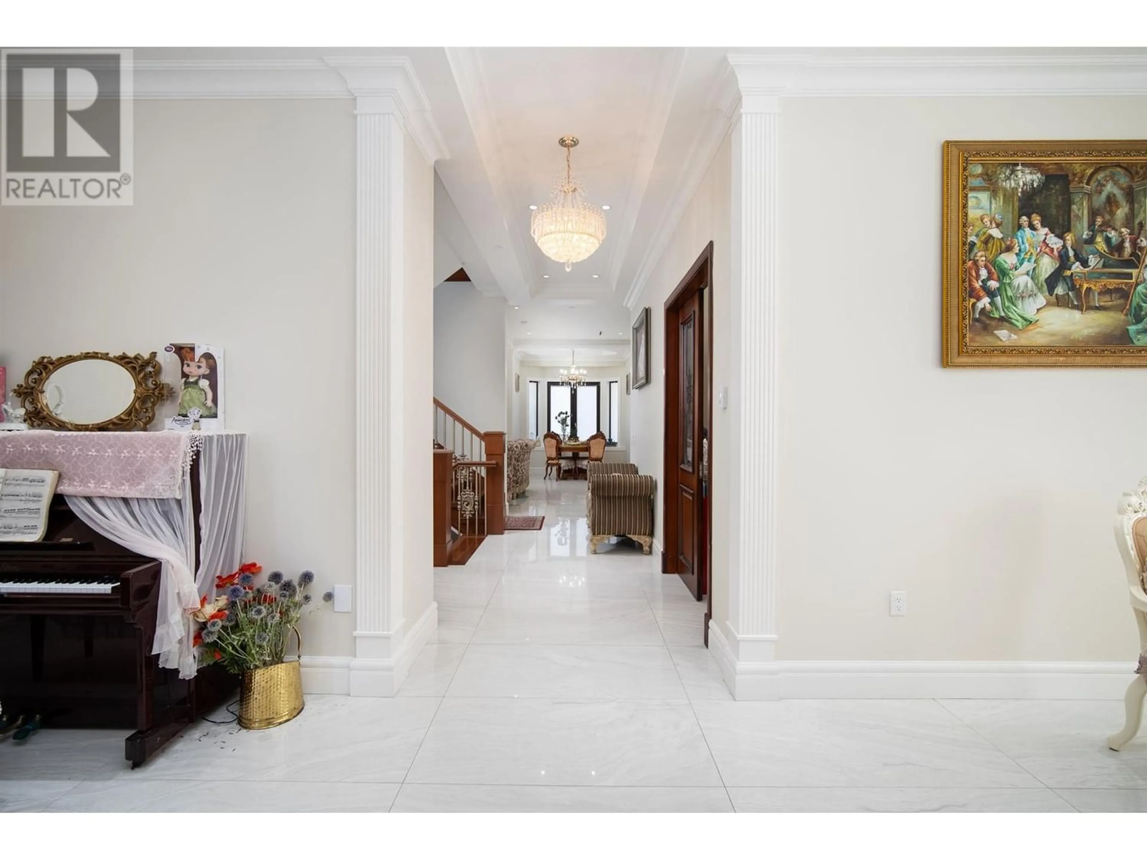 Indoor foyer for 3877 W 38TH AVENUE, Vancouver British Columbia V6N2Y5