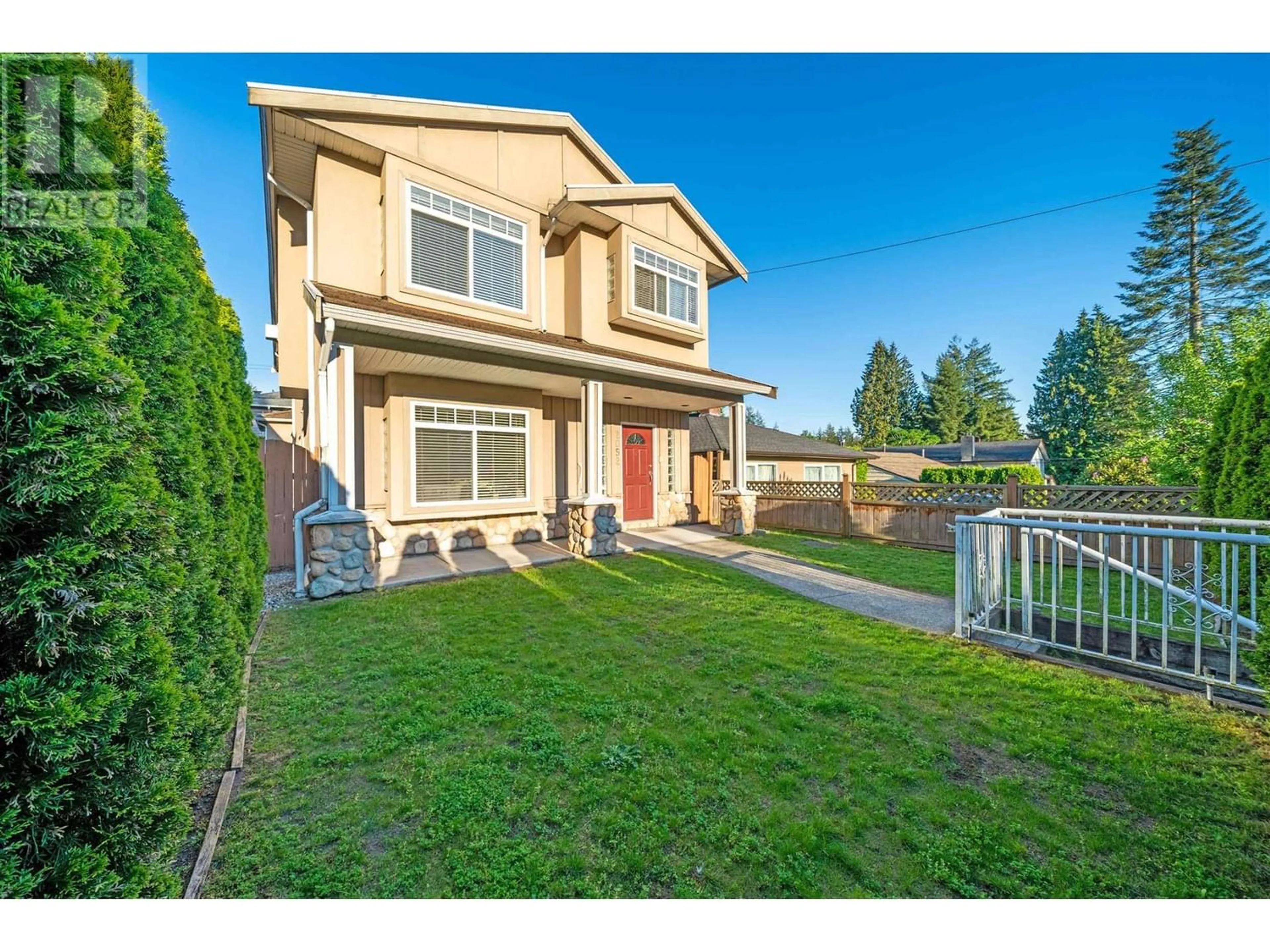 Frontside or backside of a home for 2052 WESTVIEW DRIVE, North Vancouver British Columbia V7M3B2