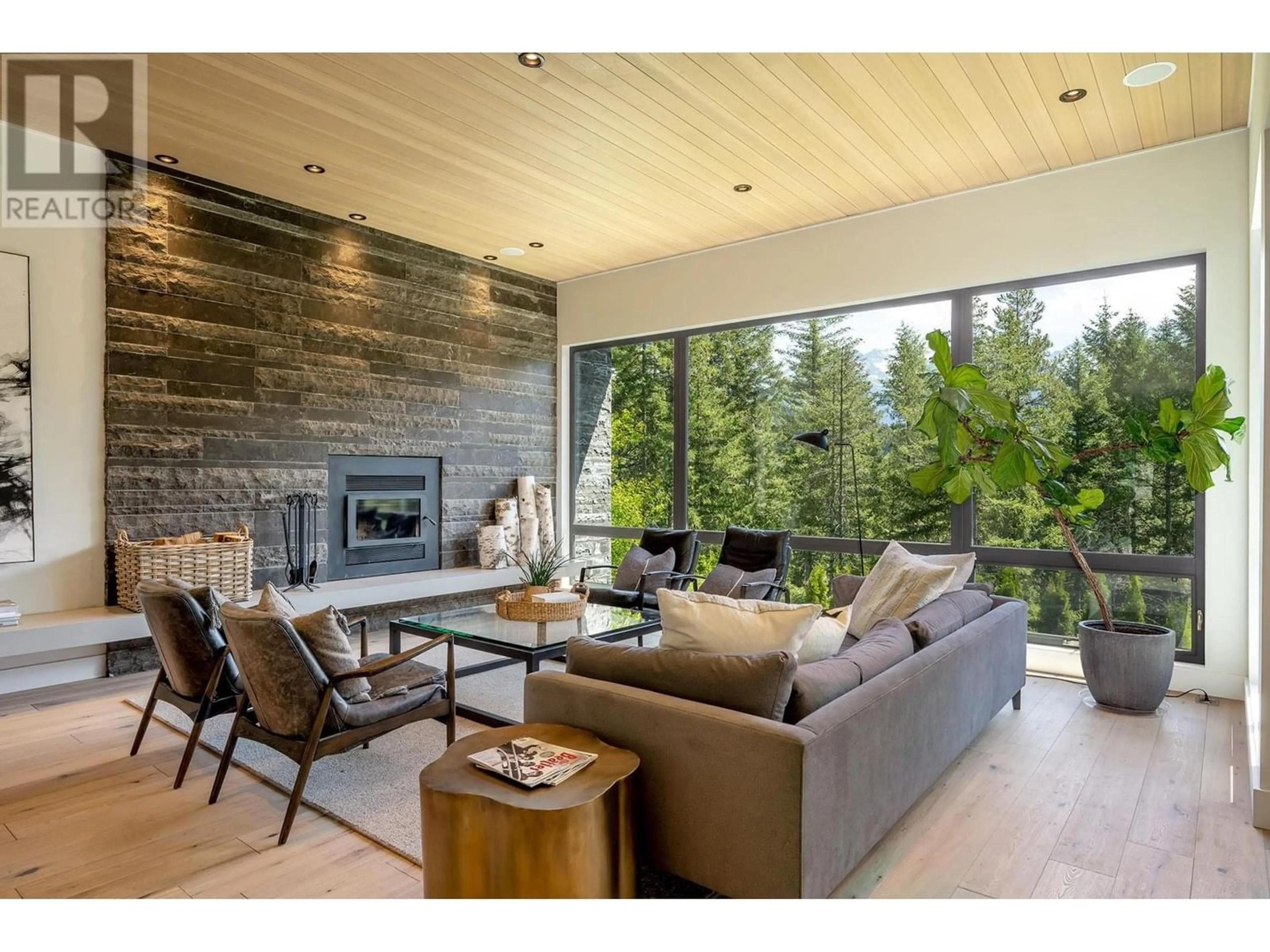 Living room for 8206 MOUNTAIN VIEW DRIVE, Whistler British Columbia V8E0G3