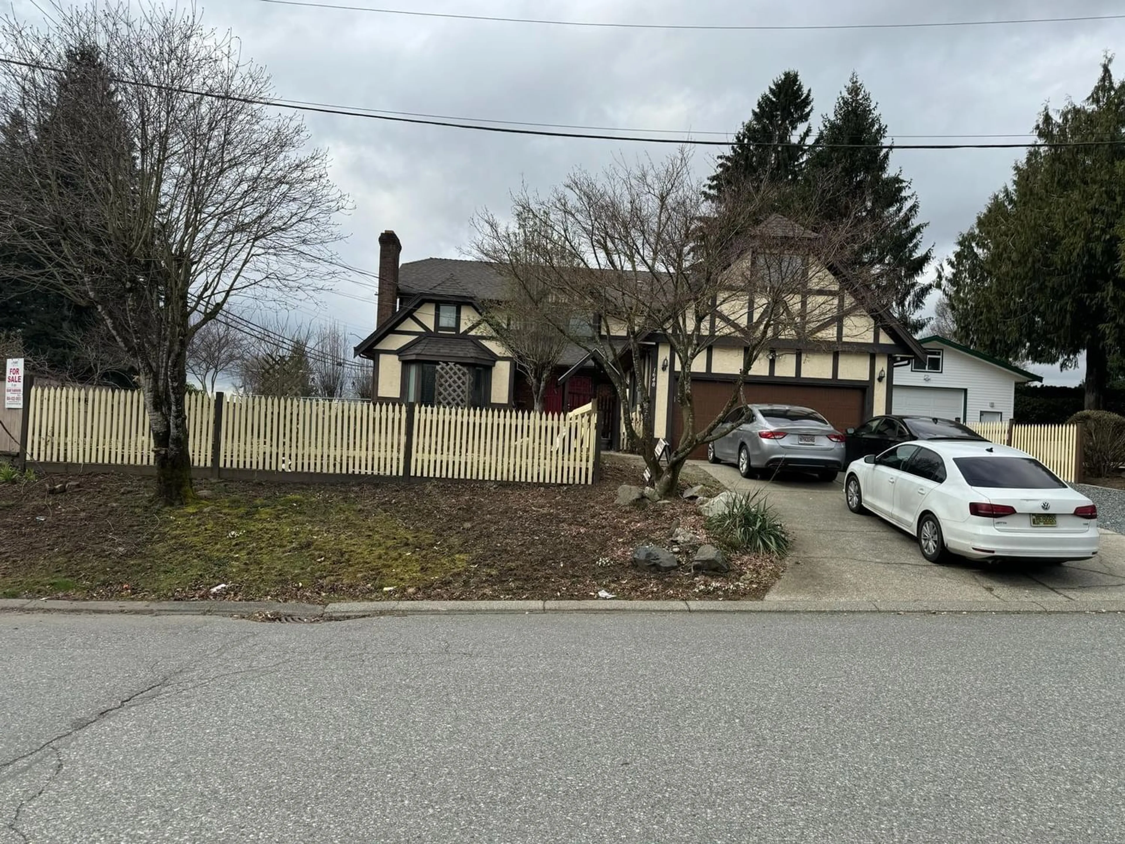 Outside view for 1648 KEMPLEY COURT, Abbotsford British Columbia V2S5A6