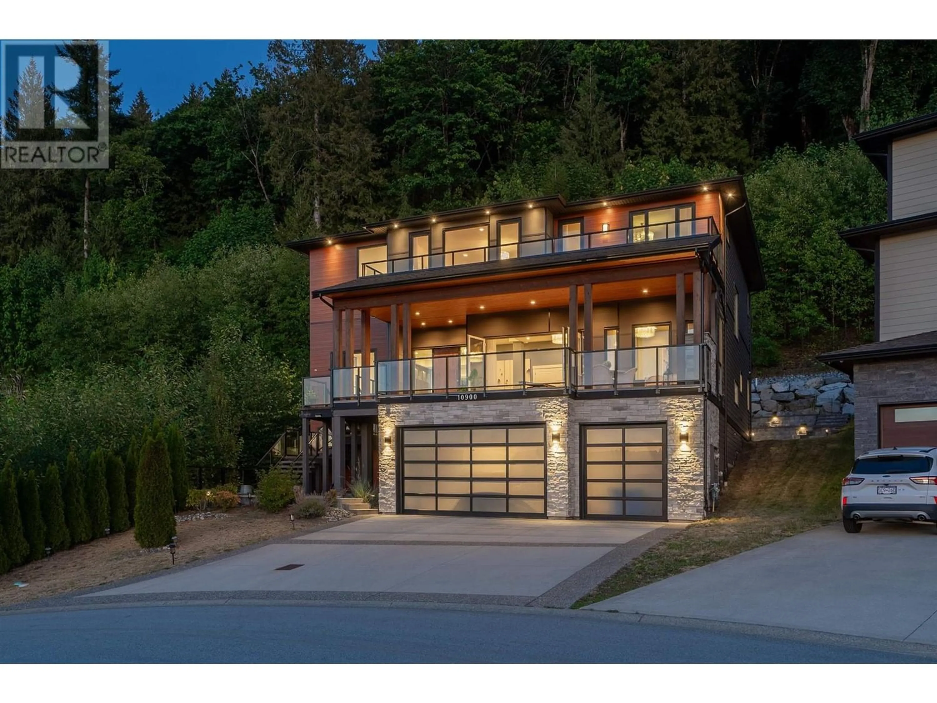 Frontside or backside of a home for 10900 CARMICHAEL STREET, Maple Ridge British Columbia V2W0H3