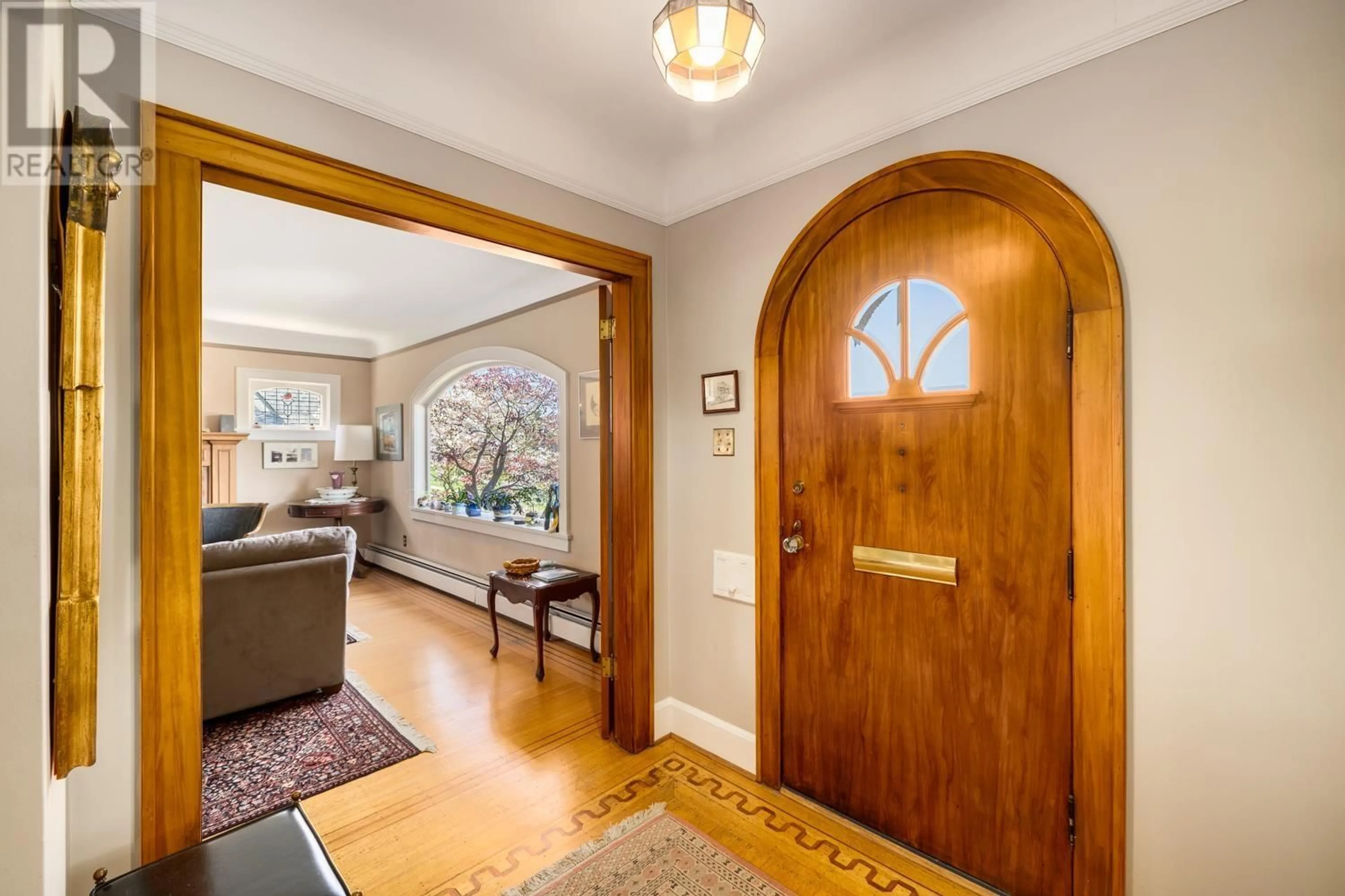 Indoor entryway for 4096 W 8TH AVENUE, Vancouver British Columbia V6R1Z6