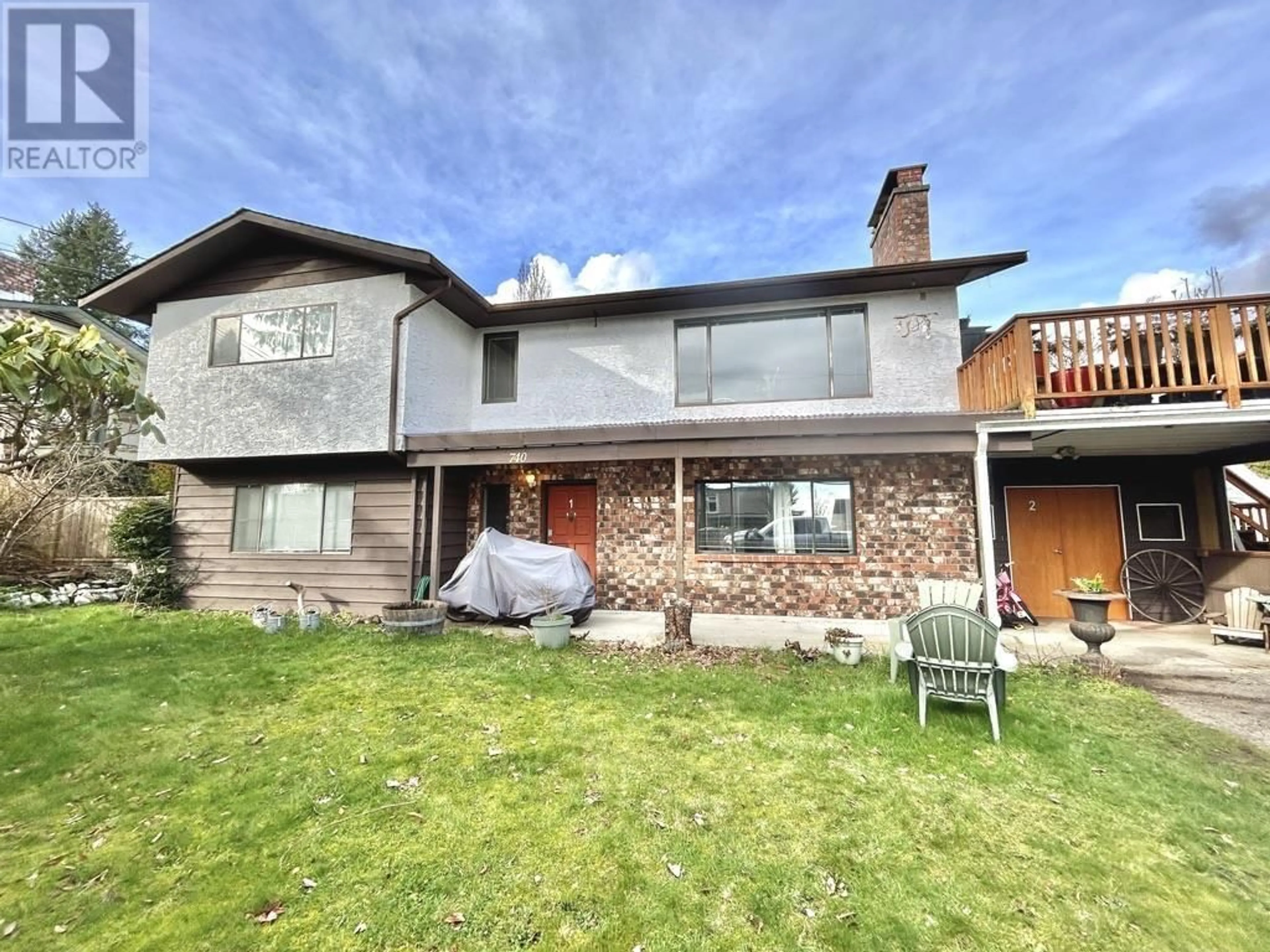 Frontside or backside of a home for 740 MAPLEWOOD LANE, Gibsons British Columbia V0N1V8