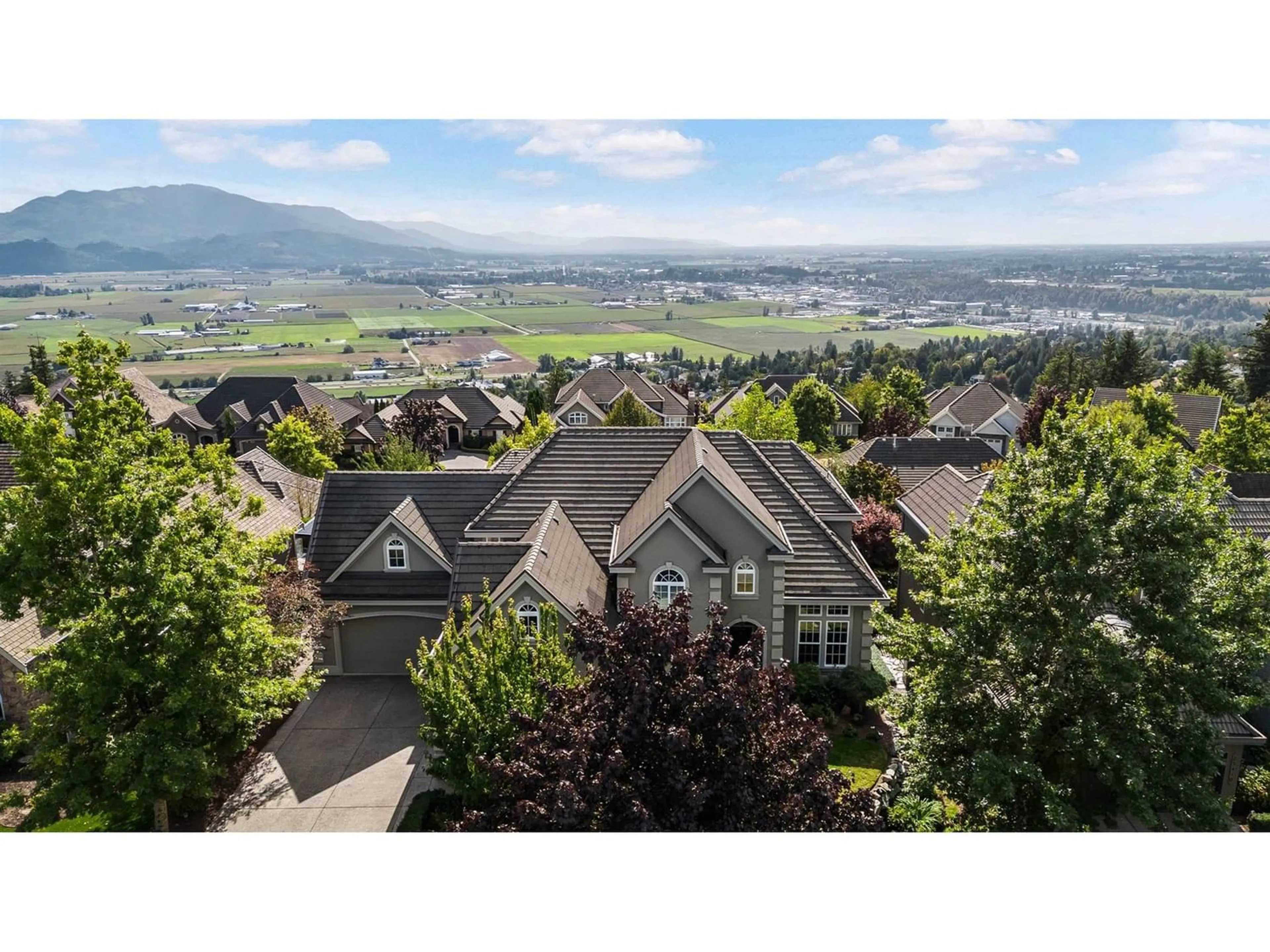 Frontside or backside of a home for 35420 JEWEL COURT, Abbotsford British Columbia V3G3B3