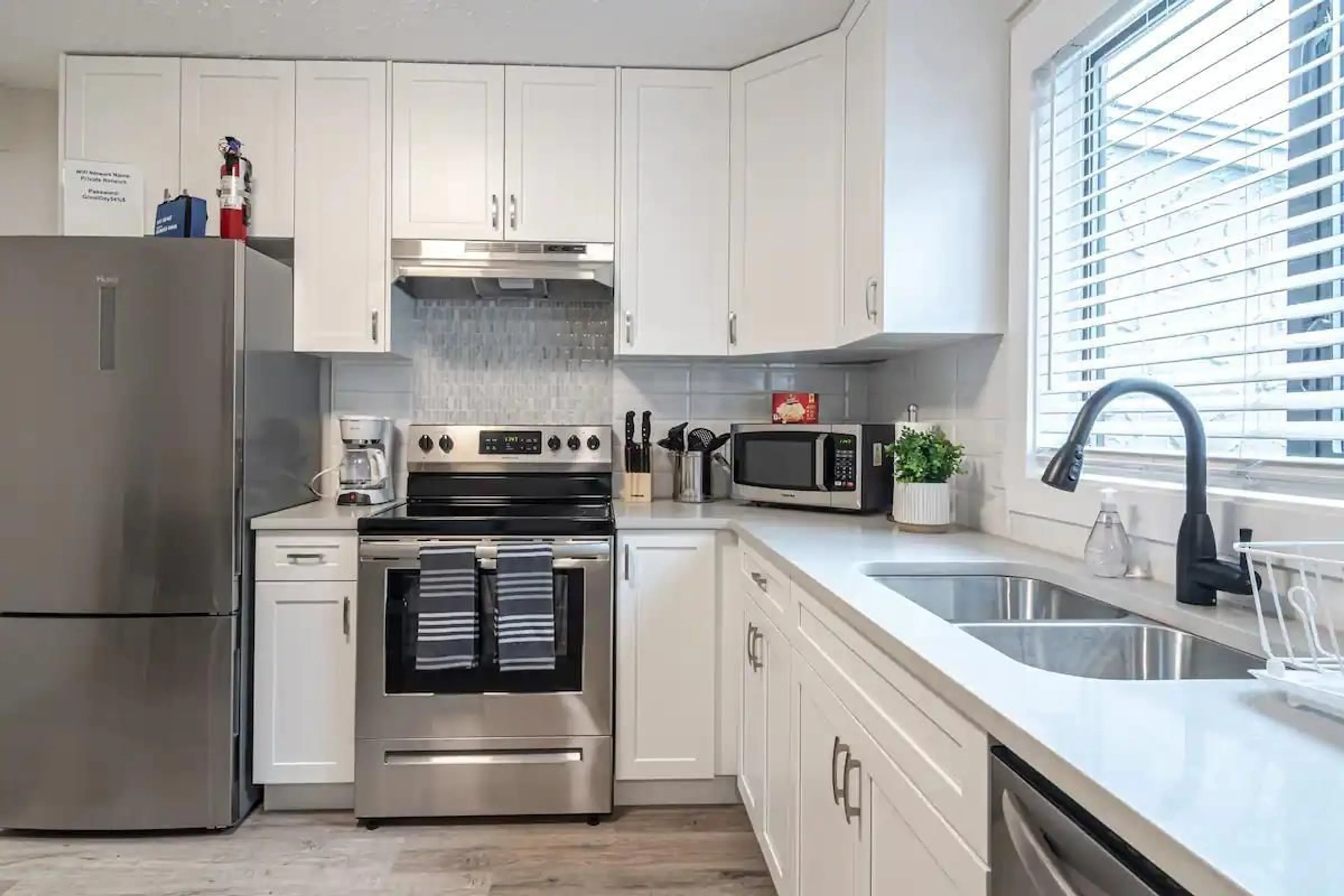 Standard kitchen for 2984 268A STREET, Langley British Columbia V4W3P4