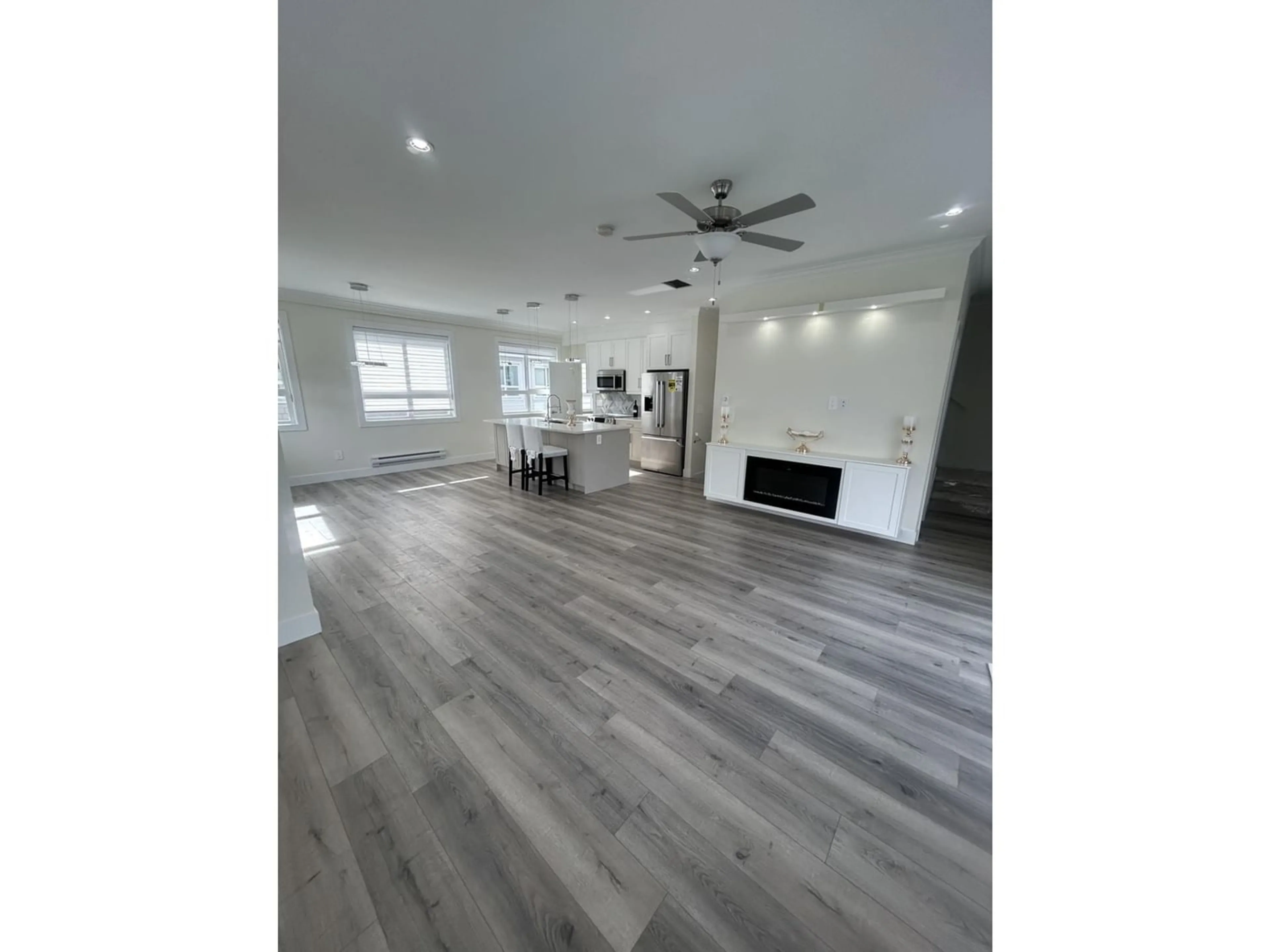 A pic of a room, wood floors for 4 8181 135A STREET, Surrey British Columbia V3W3N8