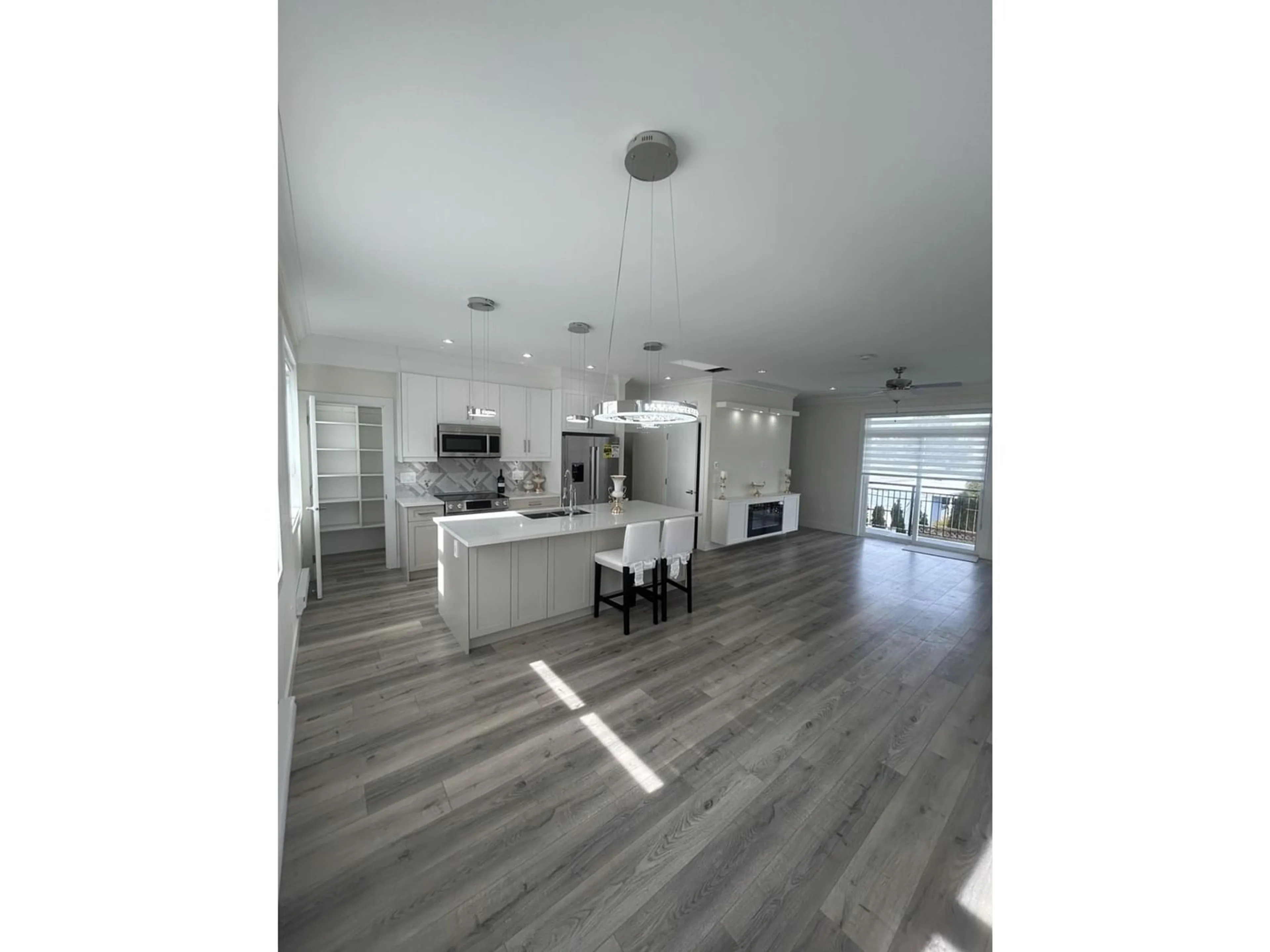 Open concept kitchen for 4 8181 135A STREET, Surrey British Columbia V3W3N8