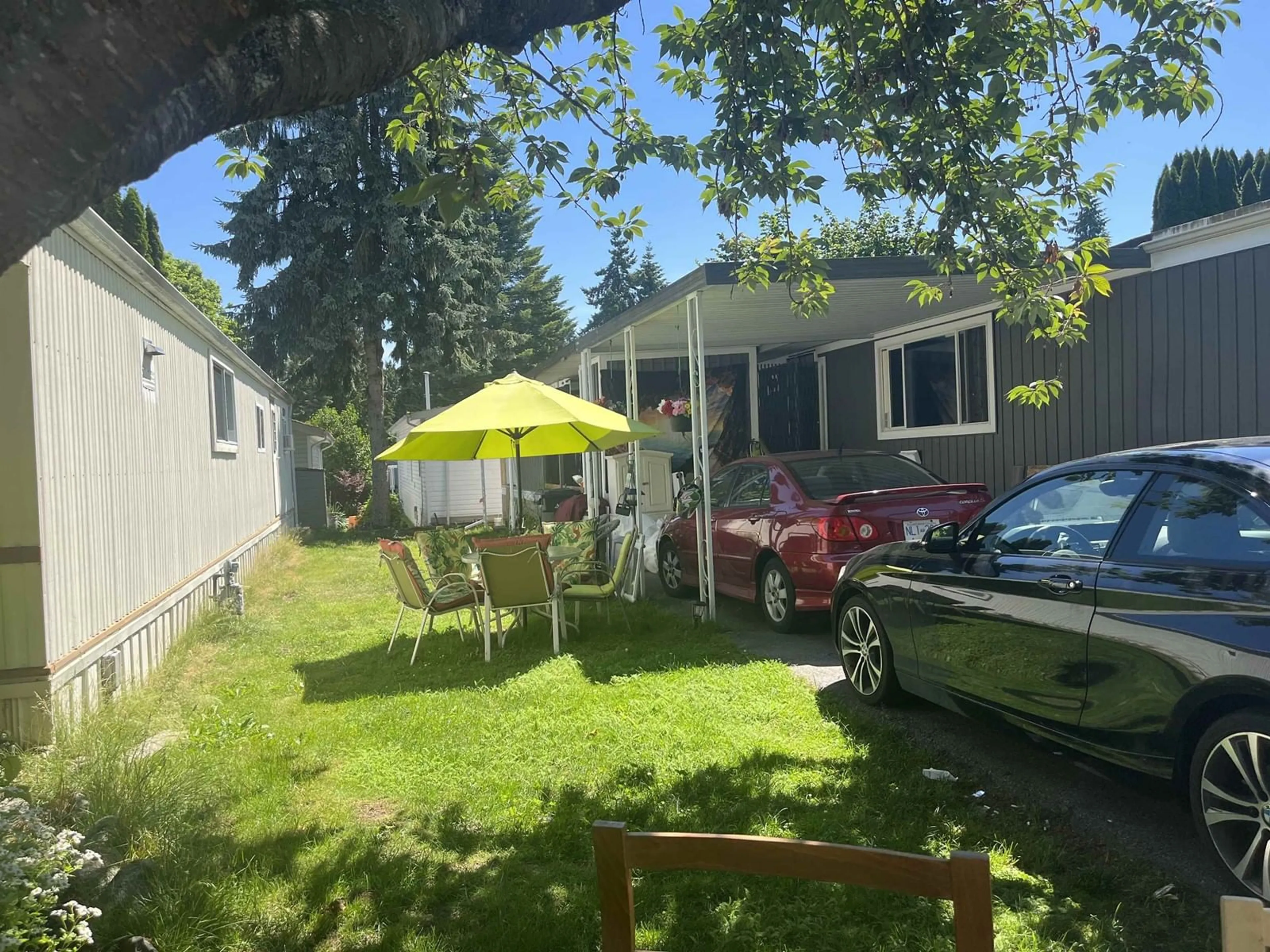 A pic from exterior of the house or condo, the fenced backyard for 16 7790 KING GEORGE BOULEVARD ., Surrey British Columbia V3W5Y4