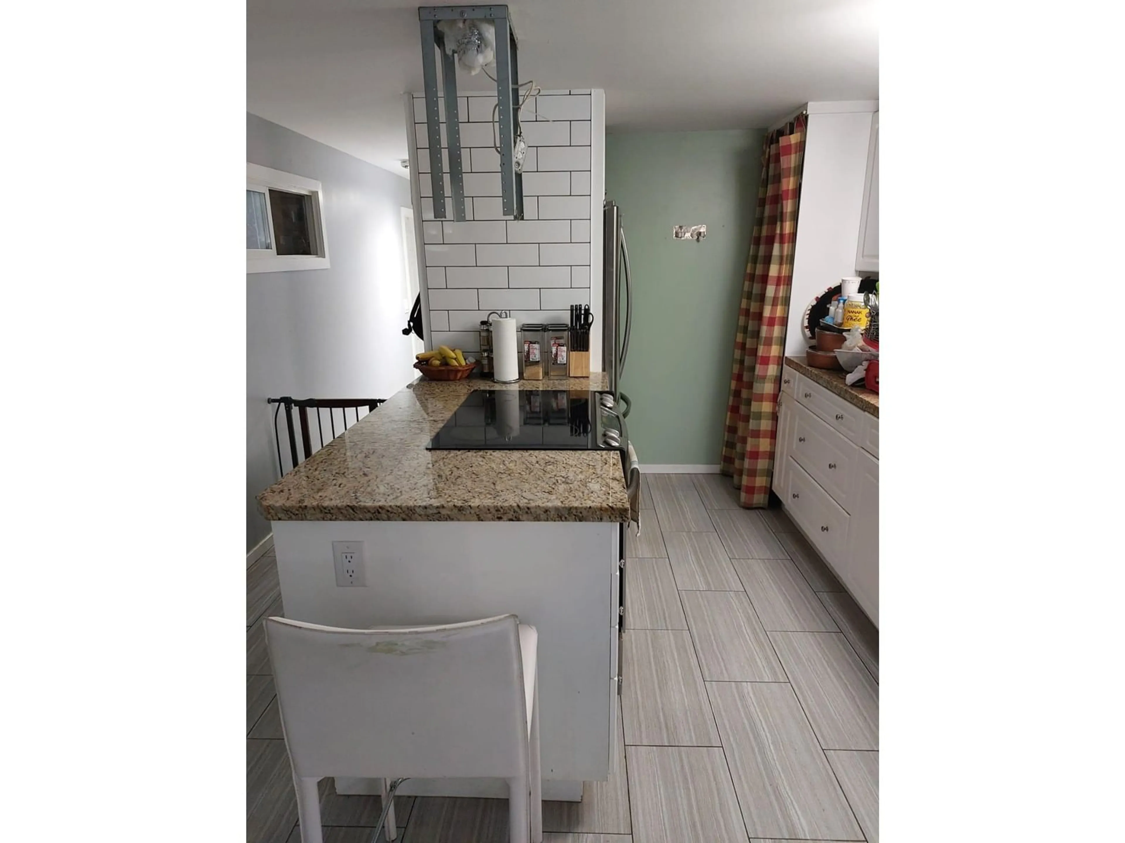 Kitchen, ceramic floors, cottage for 16 7790 KING GEORGE BOULEVARD ., Surrey British Columbia V3W5Y4