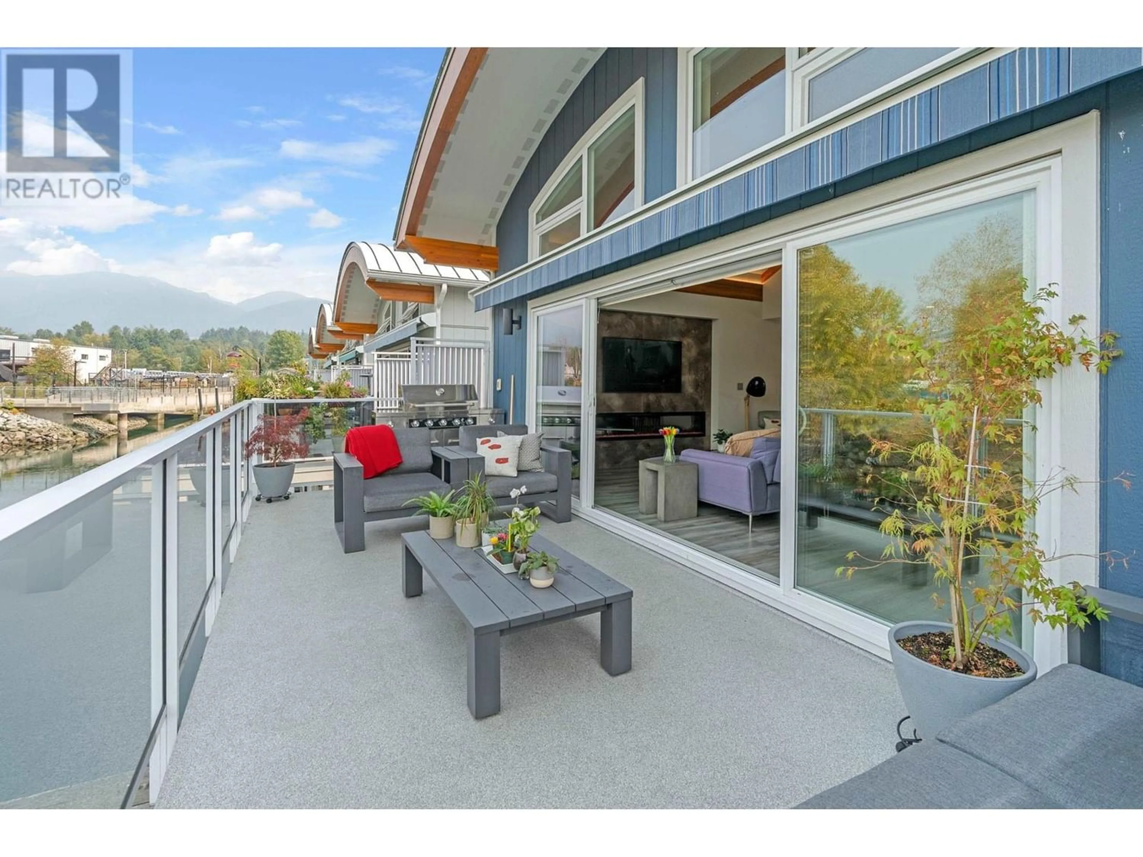 Patio for 9 415 W ESPLANADE, North Vancouver British Columbia V7M1A6