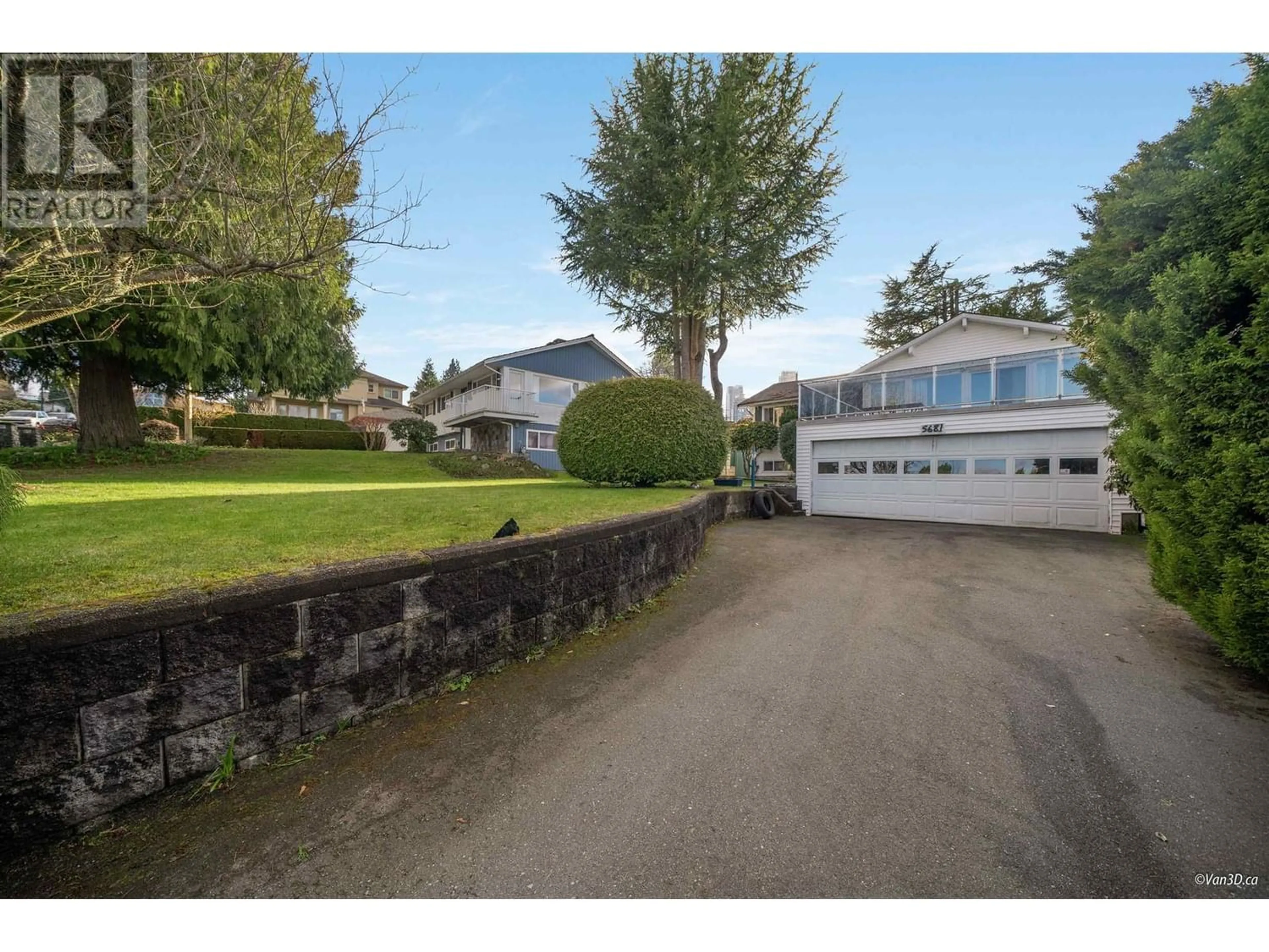 Frontside or backside of a home for 5681 SARDIS CRESCENT, Burnaby British Columbia V5H3K4