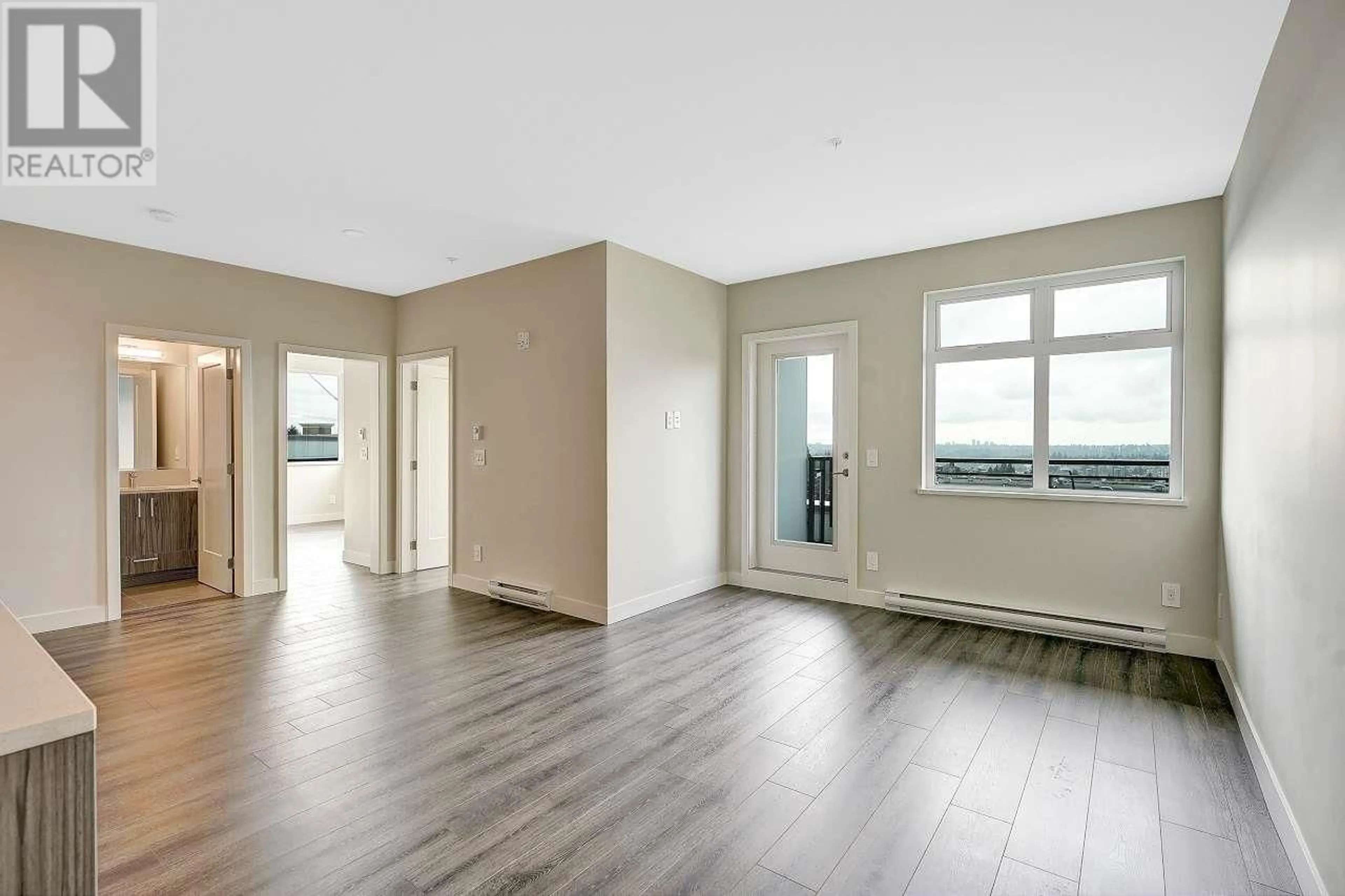 A pic of a room for 304 5535 HASTINGS STREET, Burnaby British Columbia V5B1R2