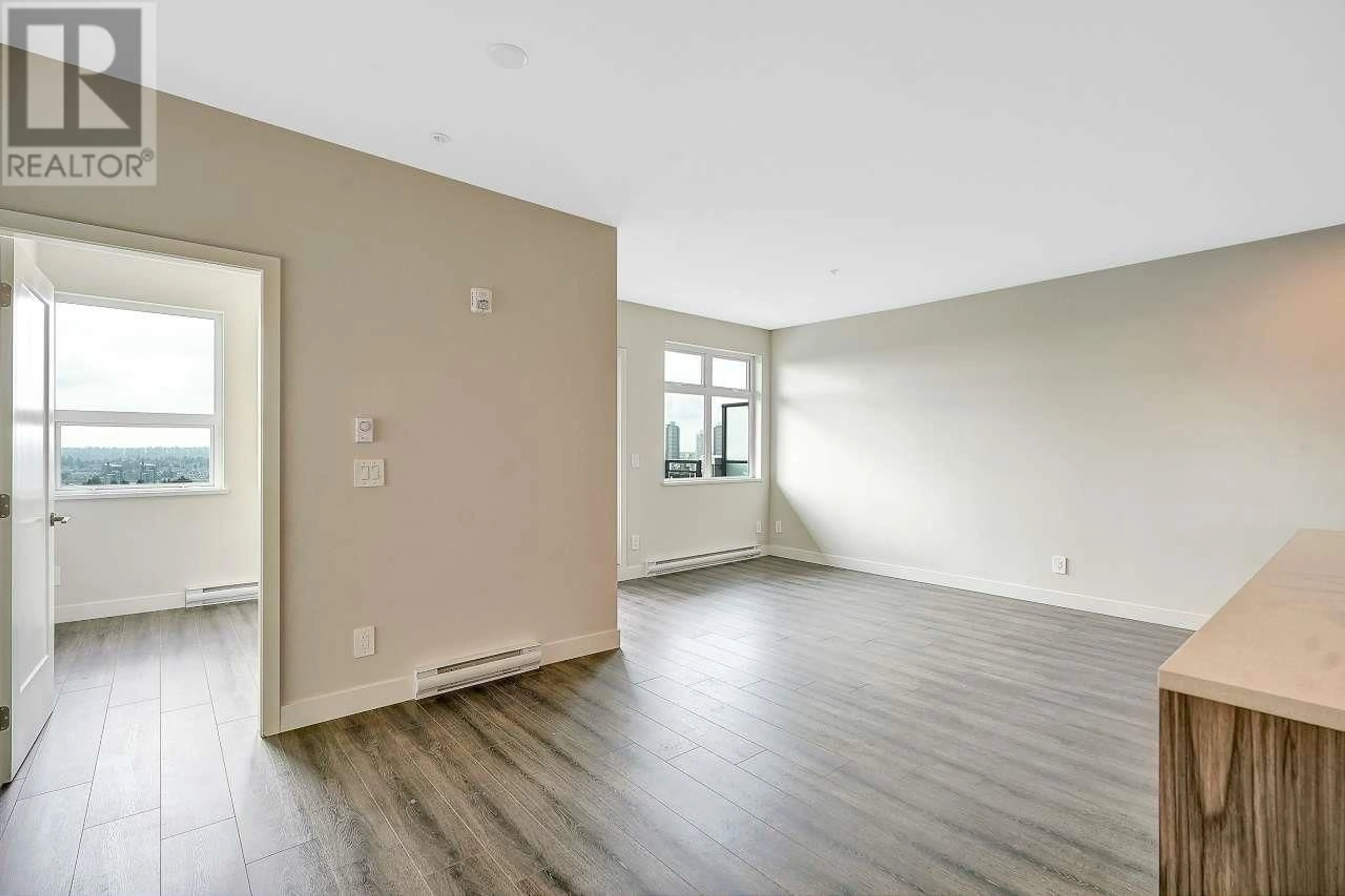 A pic of a room for 304 5535 HASTINGS STREET, Burnaby British Columbia V5B1R2