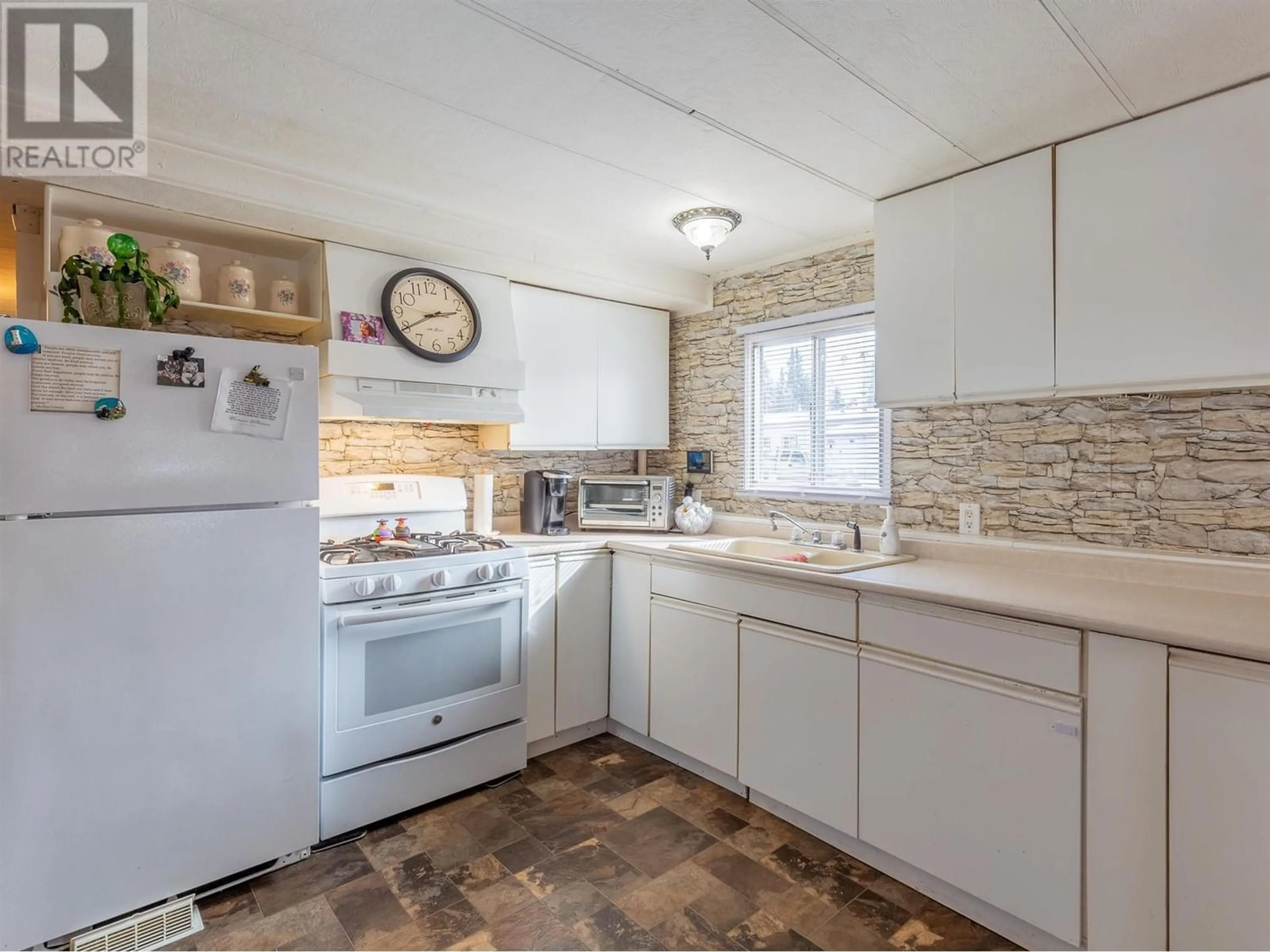 Standard kitchen for 57 95 LAIDLAW ROAD, Smithers British Columbia V0J2N6