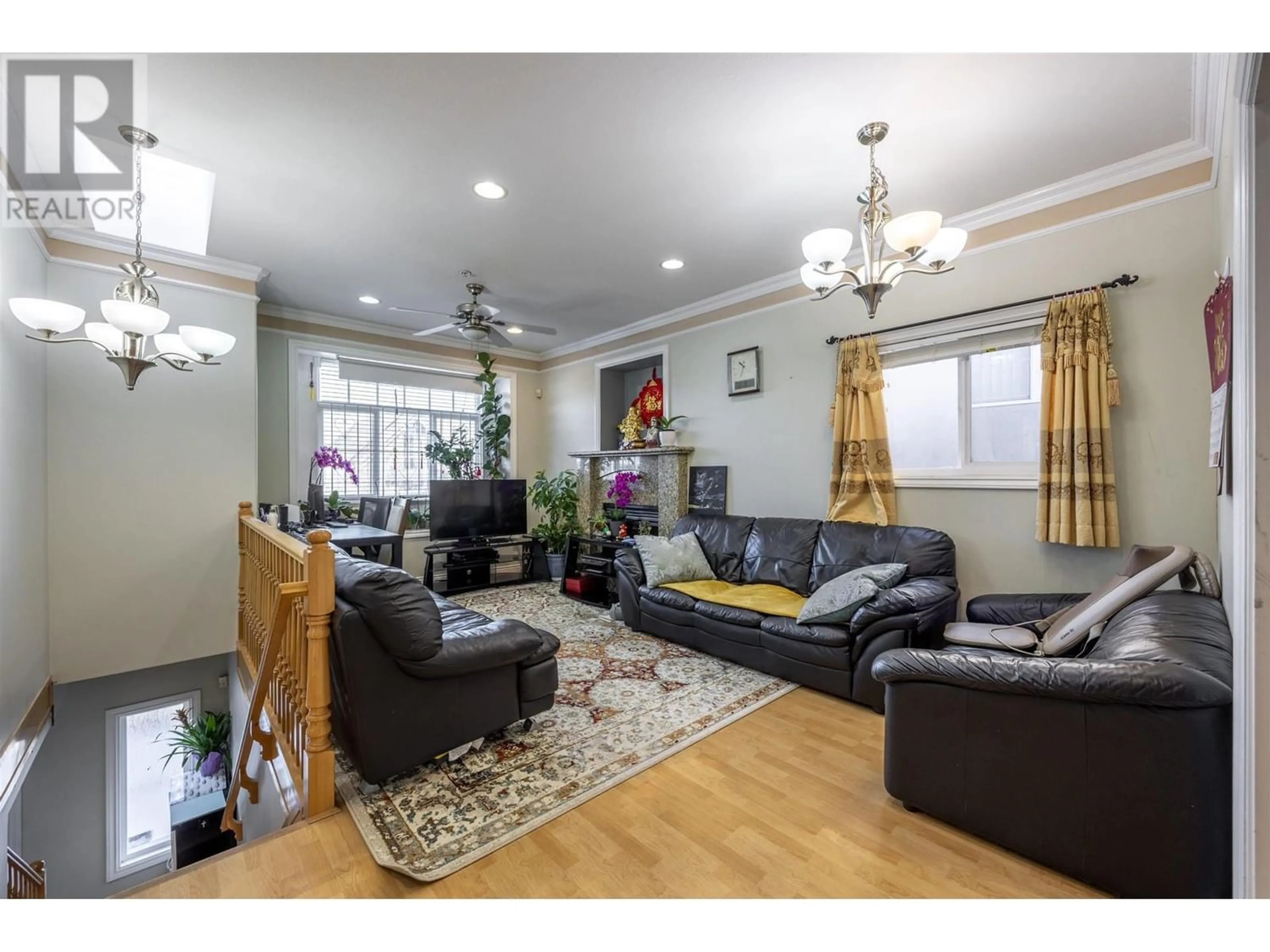 Living room for 7638 MAIN STREET, Vancouver British Columbia V5X3K3