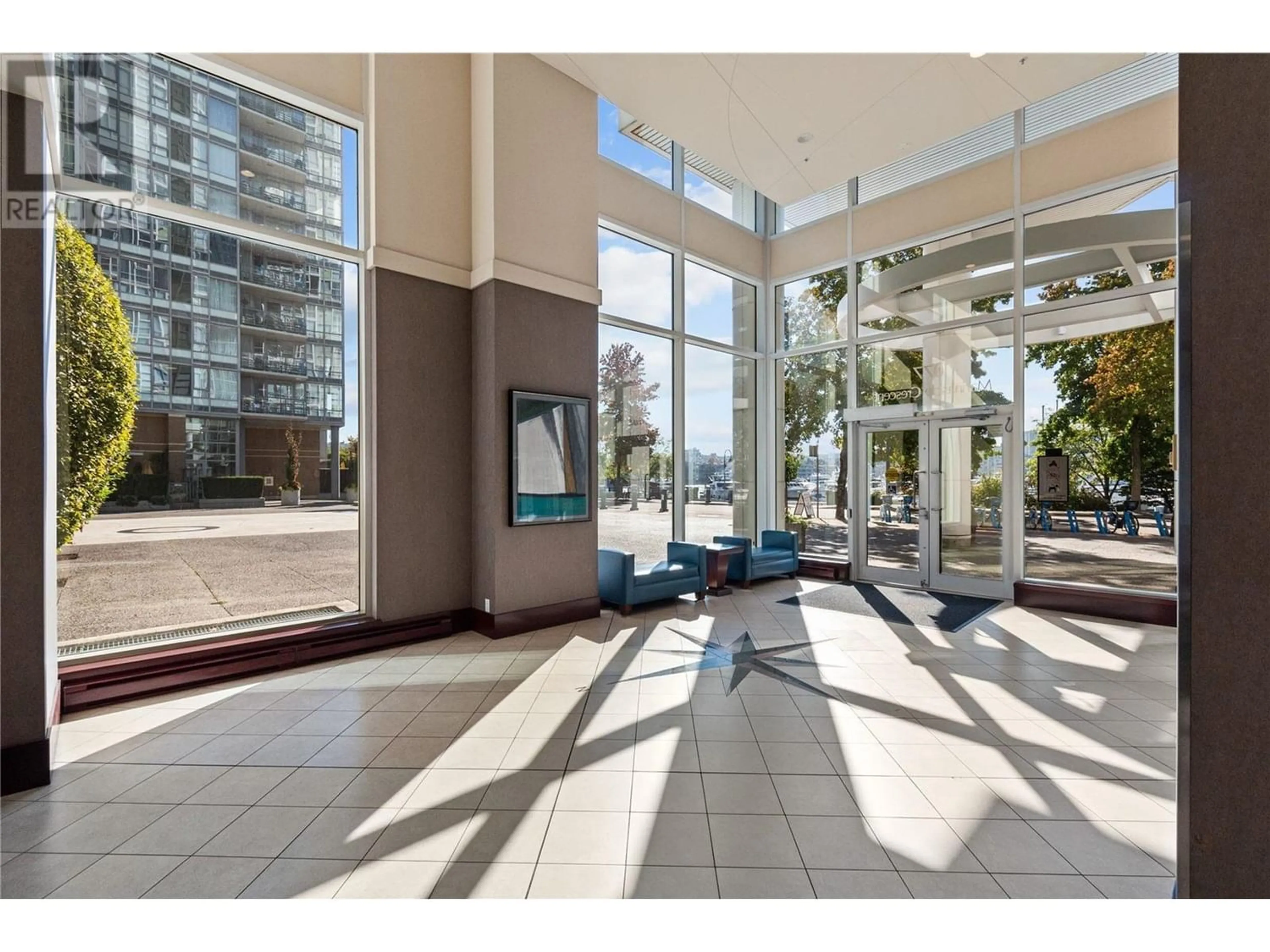 Indoor foyer for 1801 1077 MARINASIDE CRESCENT, Vancouver British Columbia V6Z2Z5