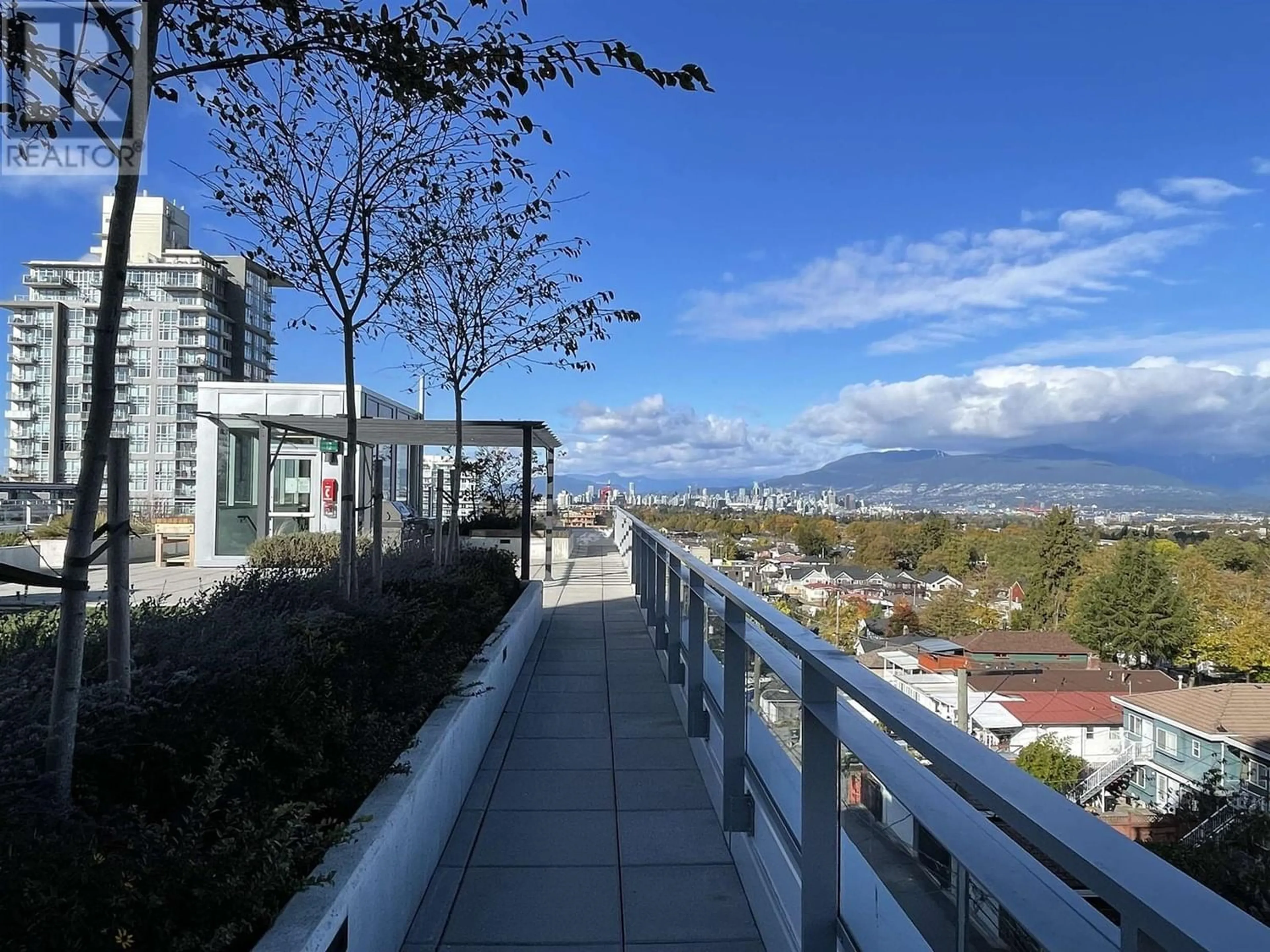 A pic from exterior of the house or condo for 404 2455 KINGSWAY, Vancouver British Columbia V5R5G8
