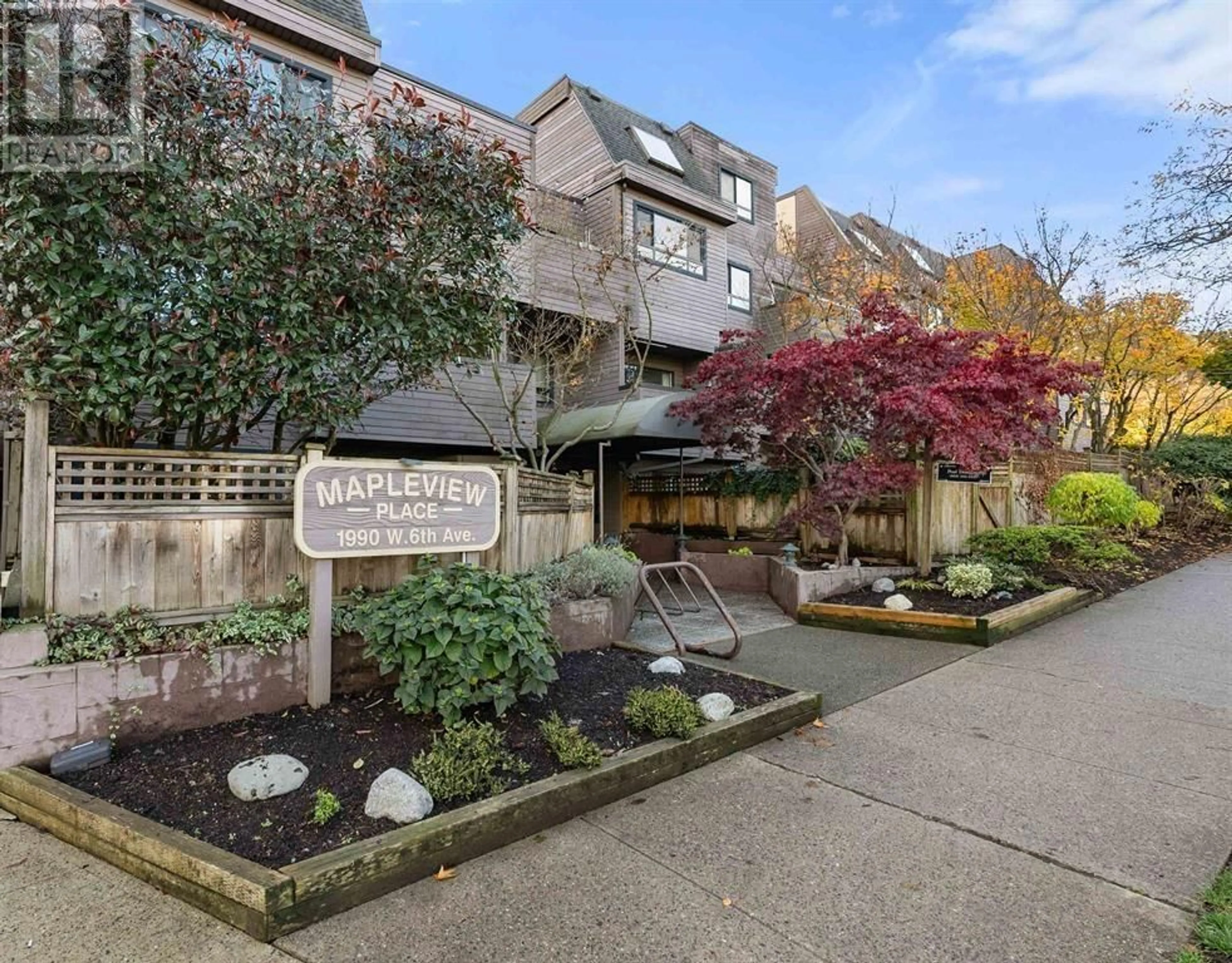 A pic from exterior of the house or condo for 201 1990 W 6 AVENUE, Vancouver British Columbia V6J4V4